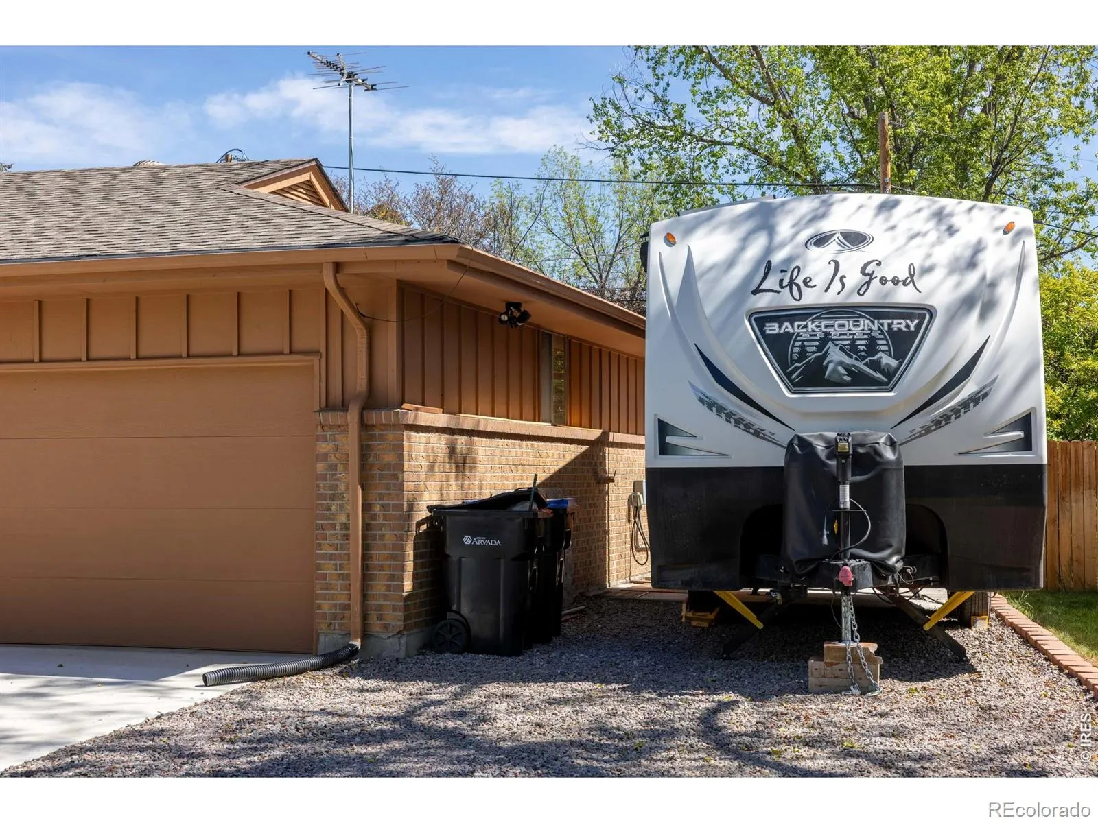 10933 W 67th Place Arvada CO 80004 MLS #RECIR1058816 05232026101254 1600 33