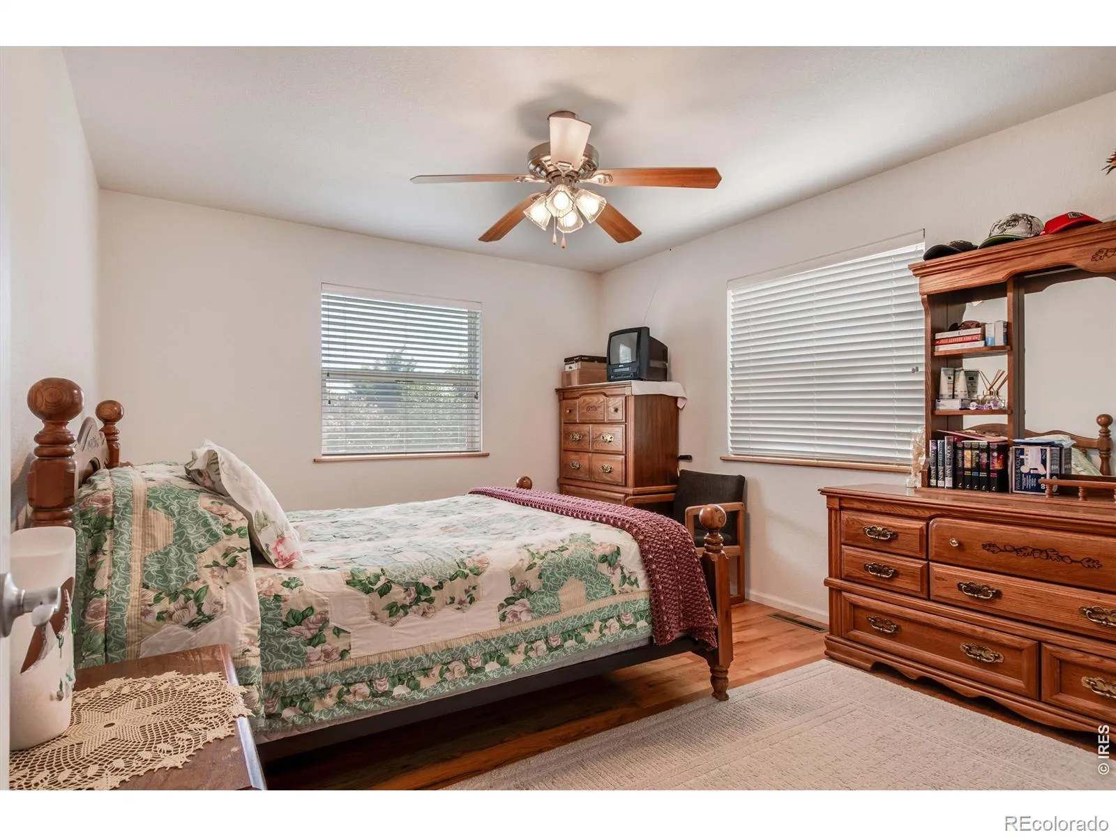 10007 E County Line Road Longmont CO 80501 MLS #RECIR1058870 05132026002345 1600 22