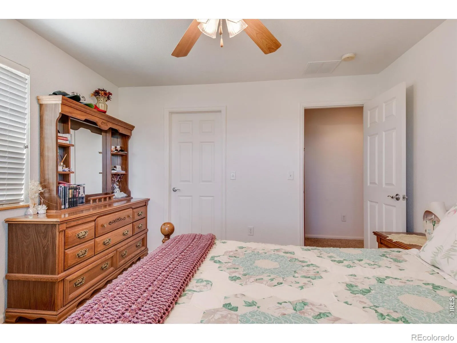 10007 E County Line Road Longmont CO 80501 MLS #RECIR1058870 05132026002345 1600 23