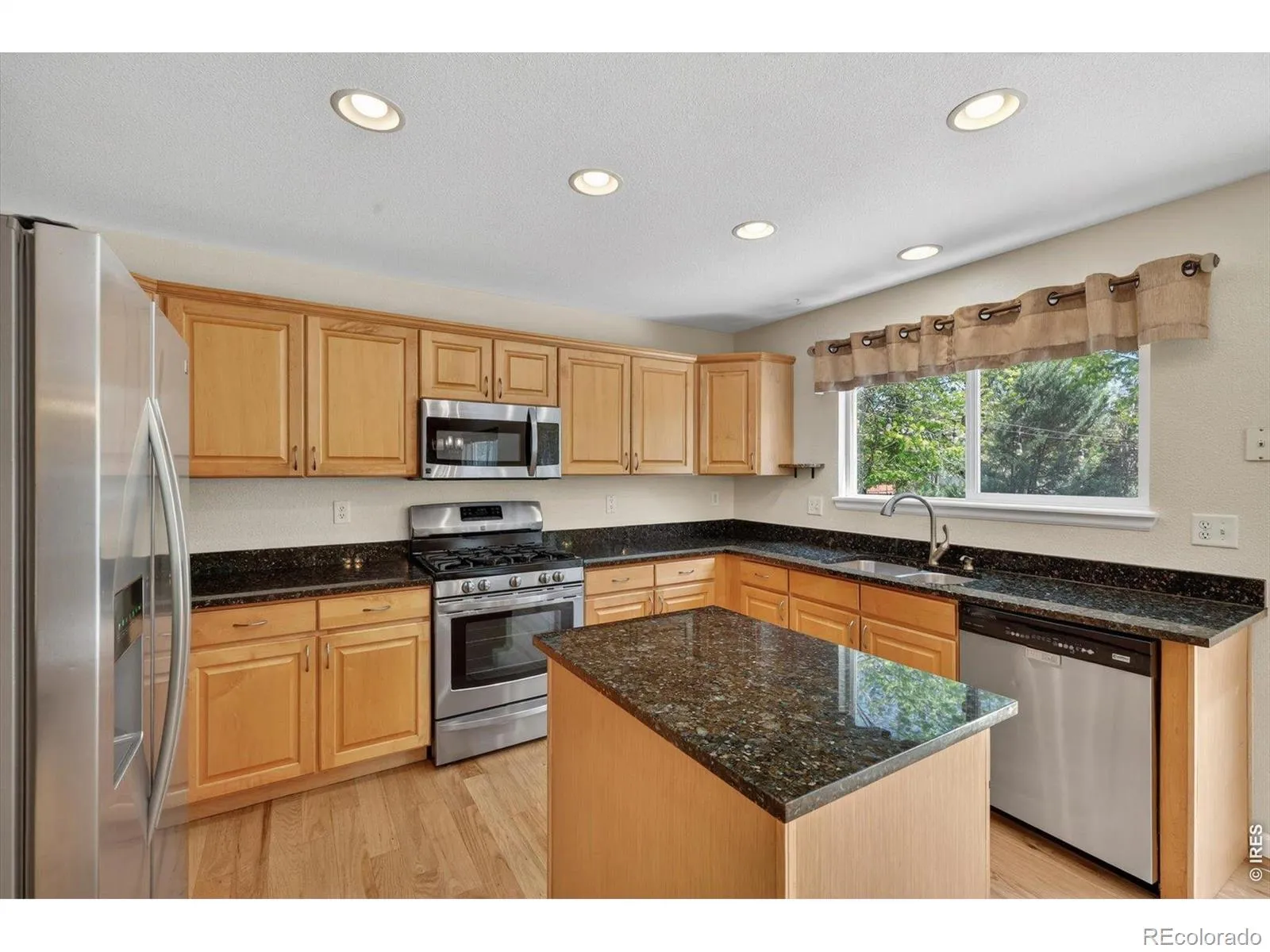 1106 Button Rock Drive Longmont CO 80504 MLS #RECIR1058878 05132026032527 1600 10