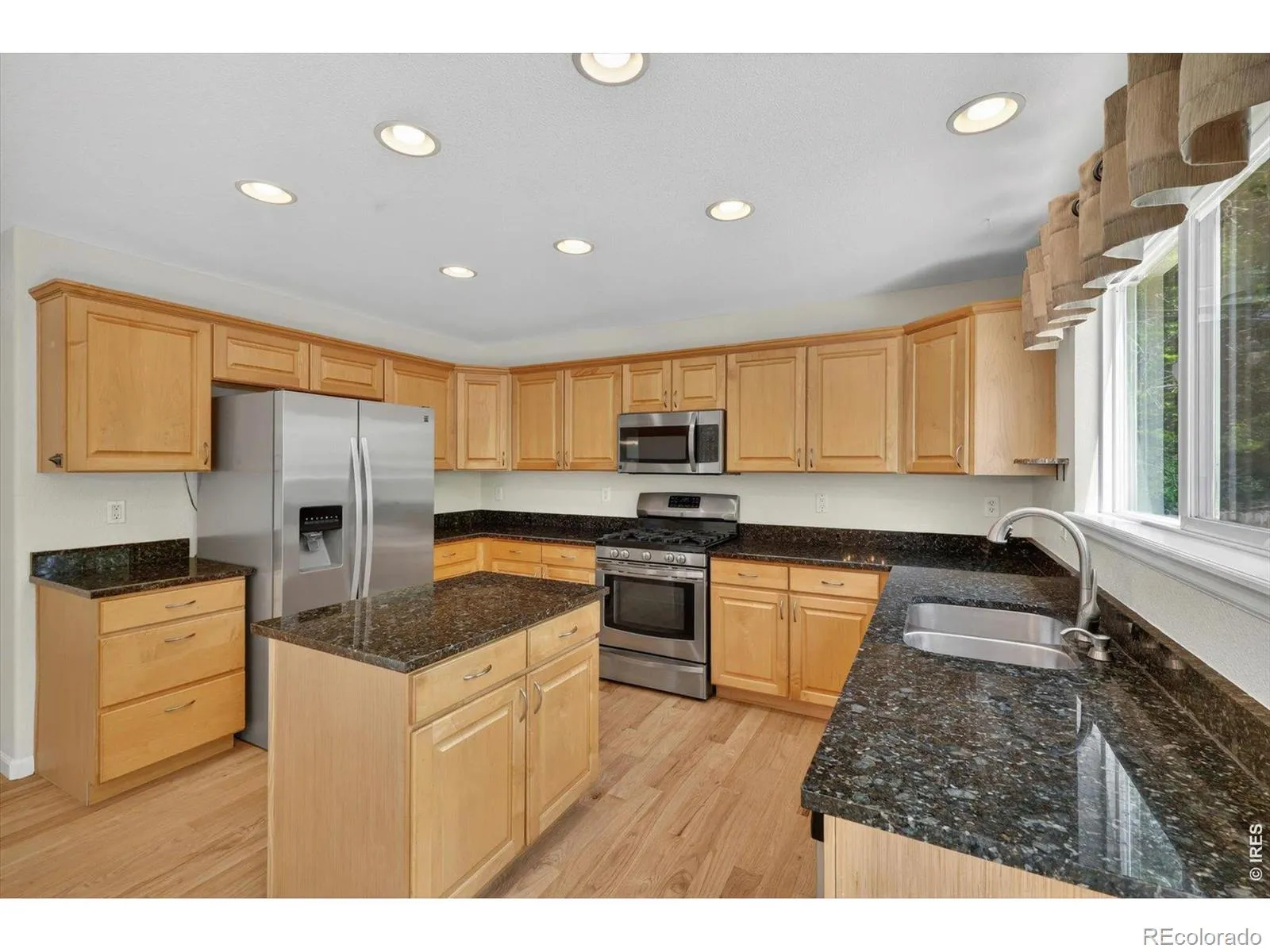 1106 Button Rock Drive Longmont CO 80504 MLS #RECIR1058878 05132026032527 1600 11
