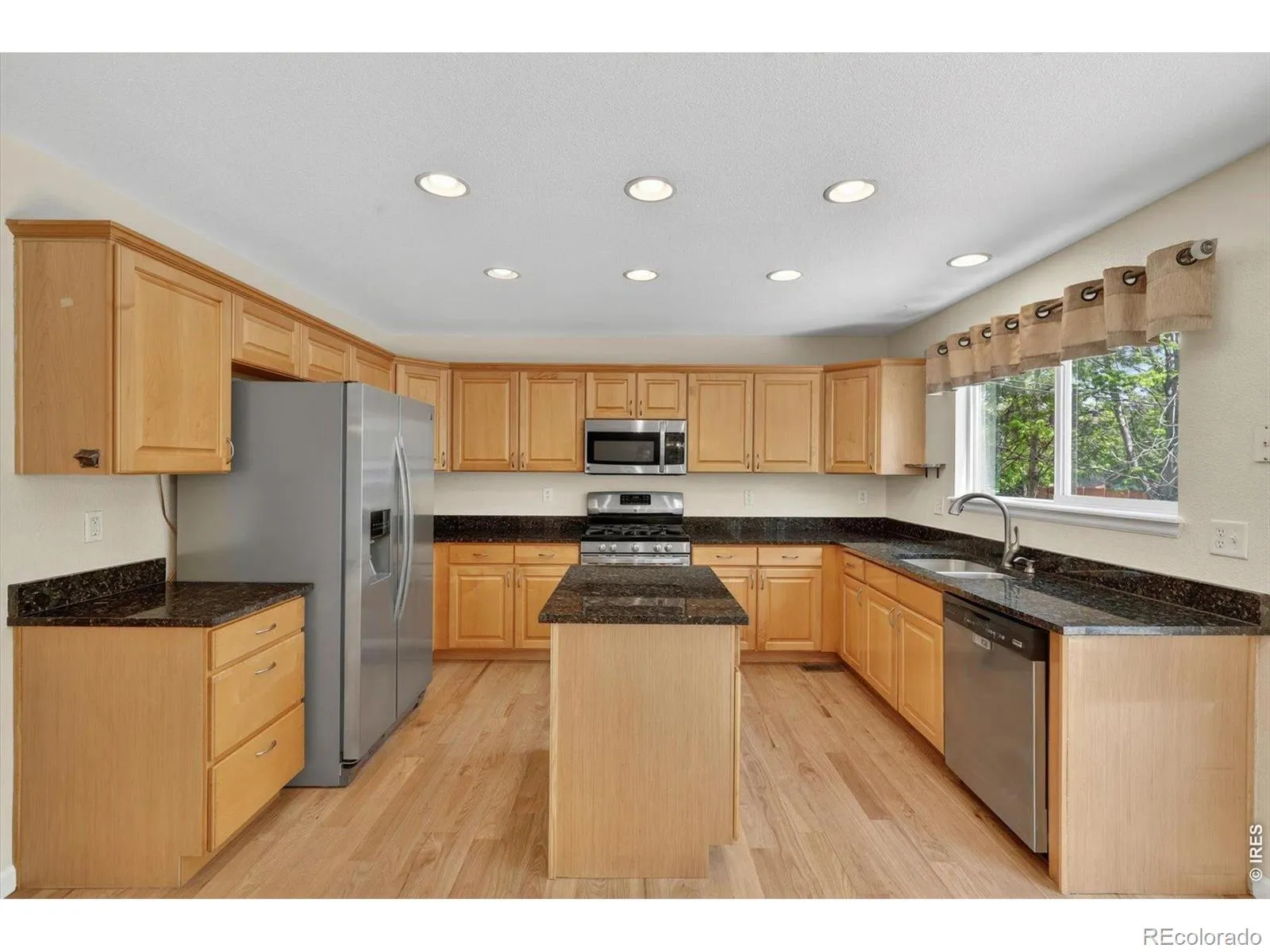 1106 Button Rock Drive Longmont CO 80504 MLS #RECIR1058878 05132026032527 1600 12