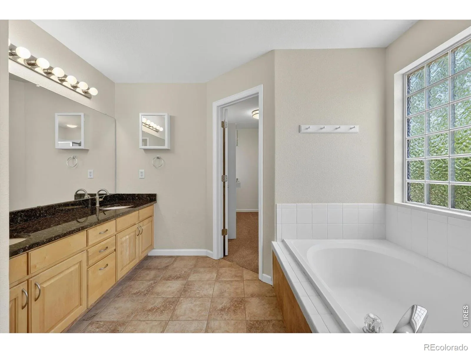 1106 Button Rock Drive Longmont CO 80504 MLS #RECIR1058878 05132026032527 1600 27