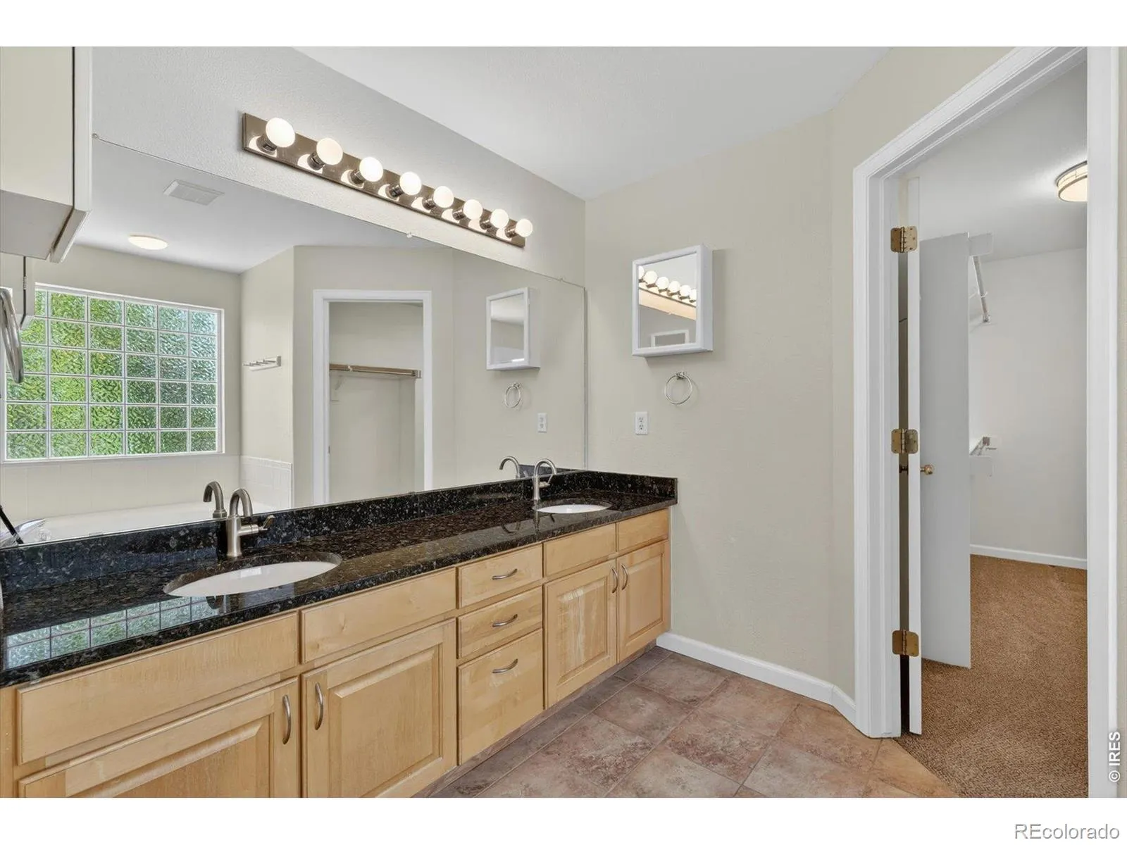 1106 Button Rock Drive Longmont CO 80504 MLS #RECIR1058878 05132026032527 1600 28