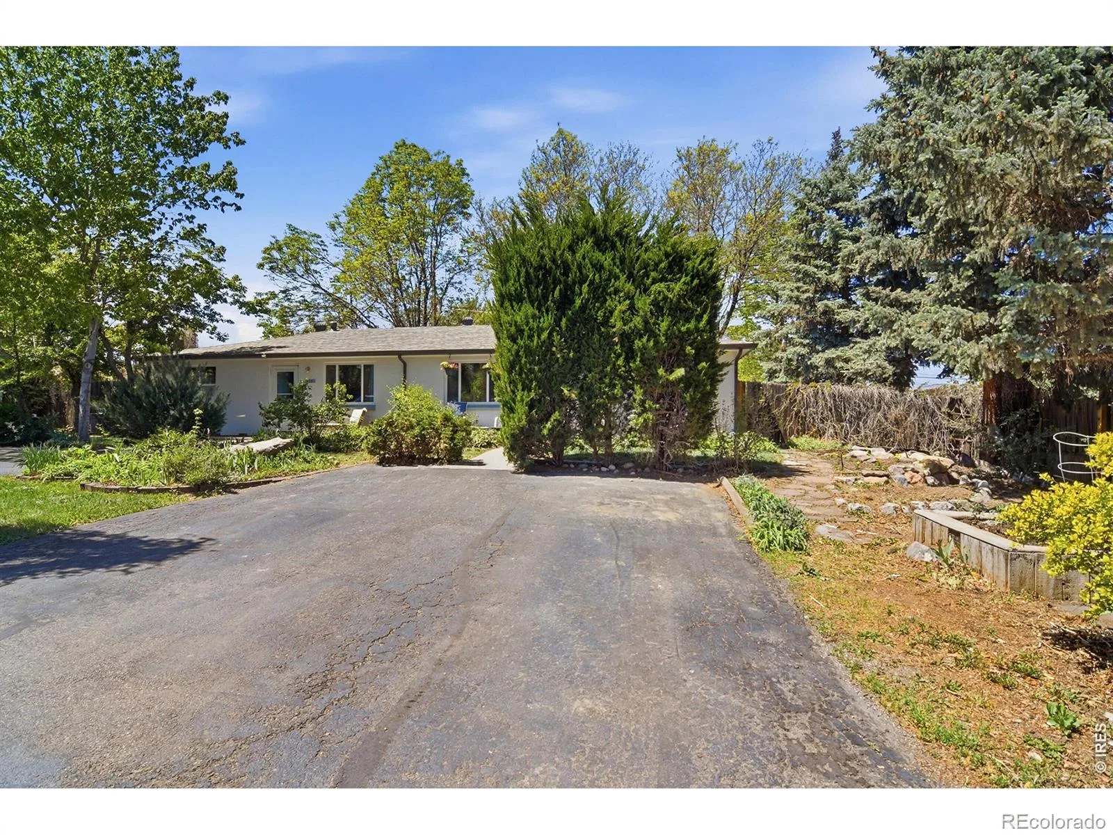 755 Joyce Street Golden CO 80401 | MLS #RECIR1058946 08292026001631 1600 29