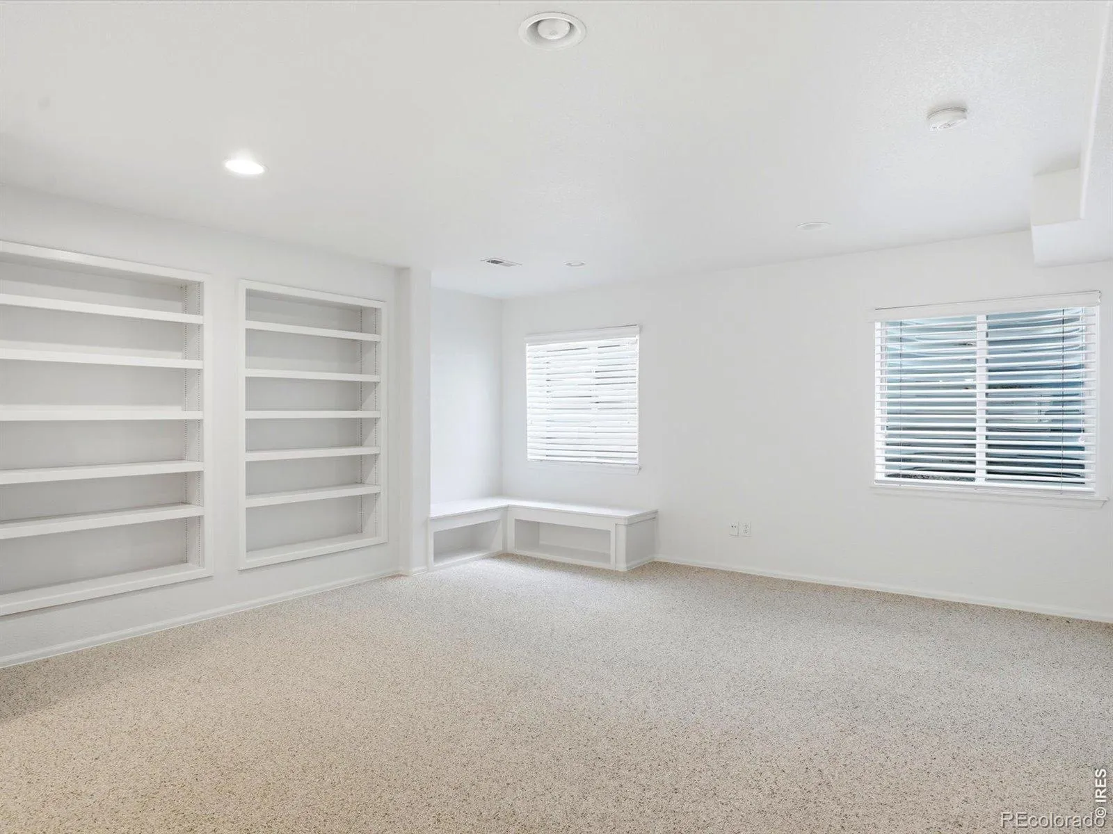 1633 Hallet Peak Drive Longmont CO 80503 MLS #RECIR1059006 05142026142430 1600 40