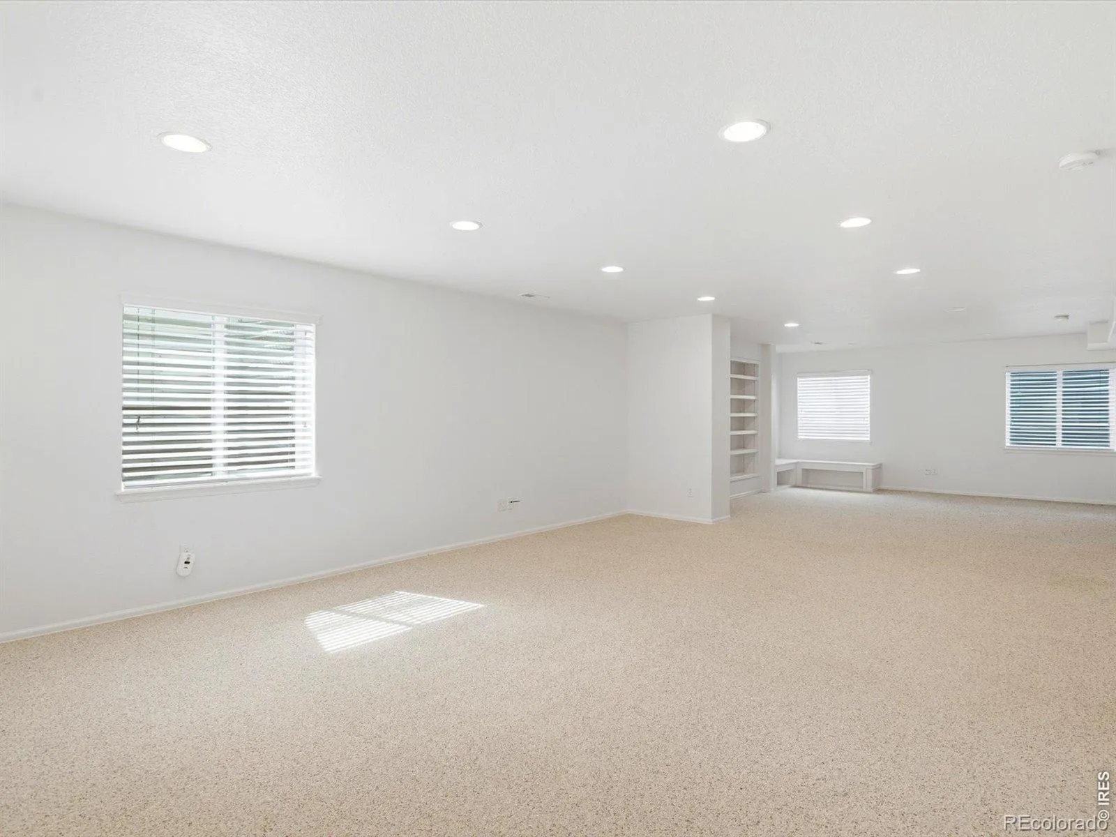 1633 Hallet Peak Drive Longmont CO 80503 MLS #RECIR1059006 05142026142430 1600 42