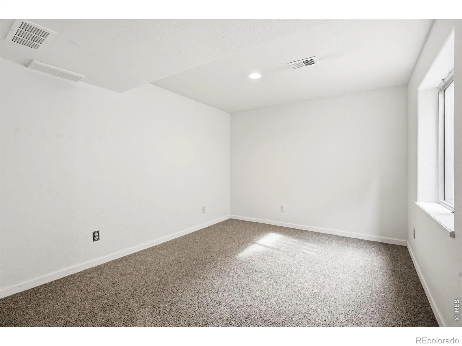 2224 24th Avenue Longmont CO 80501 MLS #RECIR1059014 05152026055819 1600 31