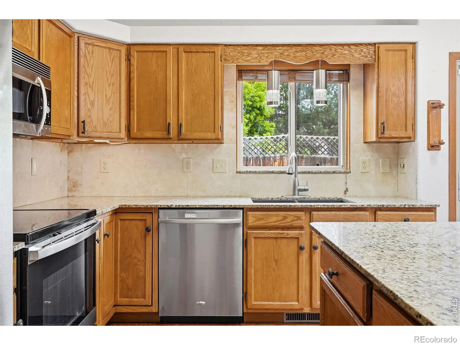 2224 24th Avenue Longmont CO 80501 MLS #RECIR1059014 05152026055819 1600 9