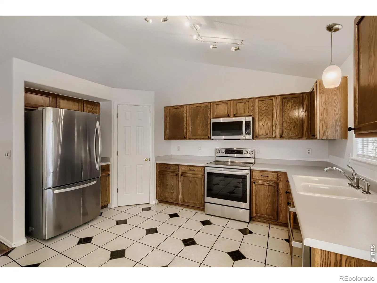 1633 Deerwood Drive Longmont CO 80504 MLS #RECIR1059143 06092026185309 1600 8