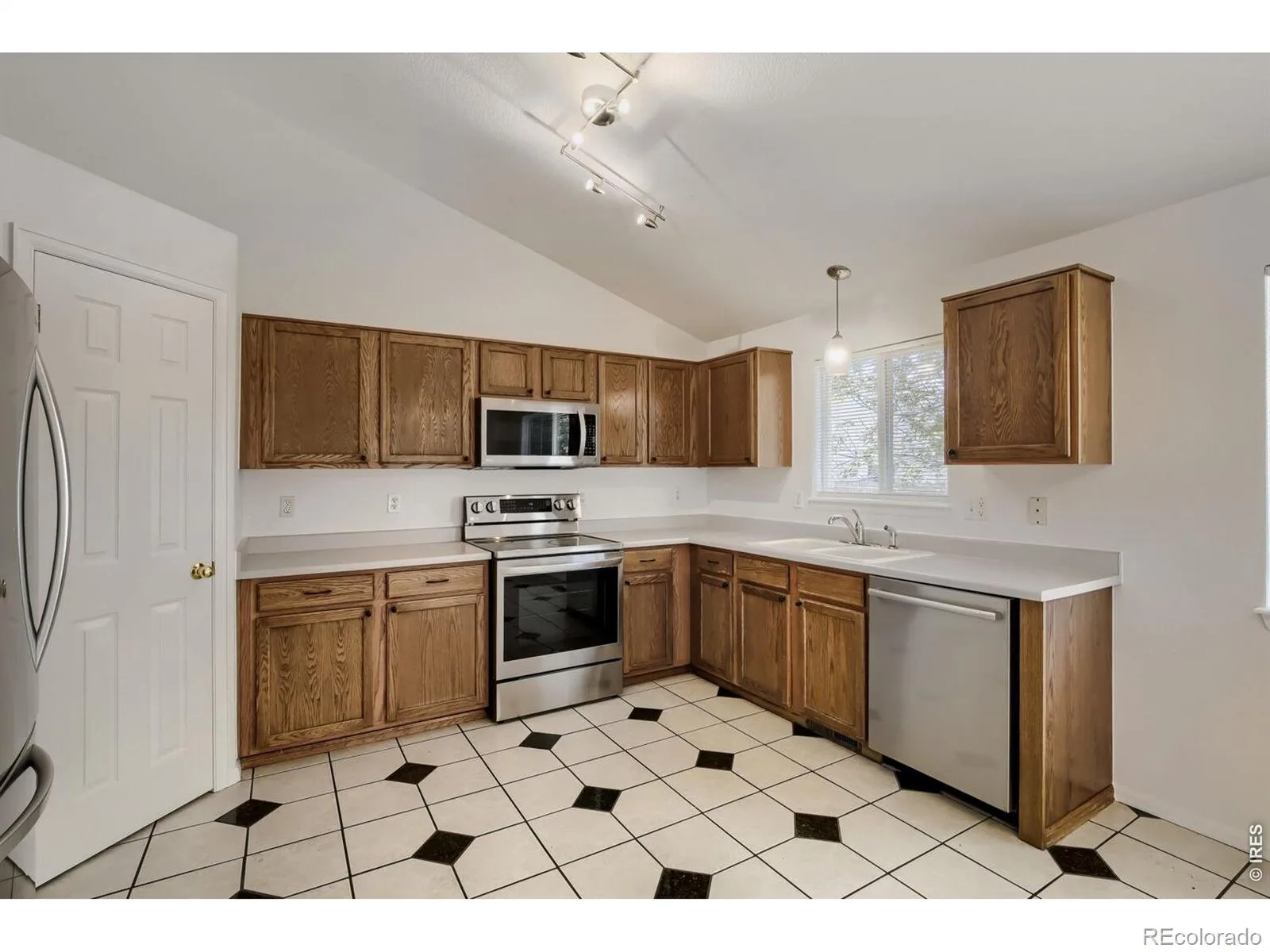 1633 Deerwood Drive Longmont CO 80504 MLS #RECIR1059143 06092026185309 1600 9