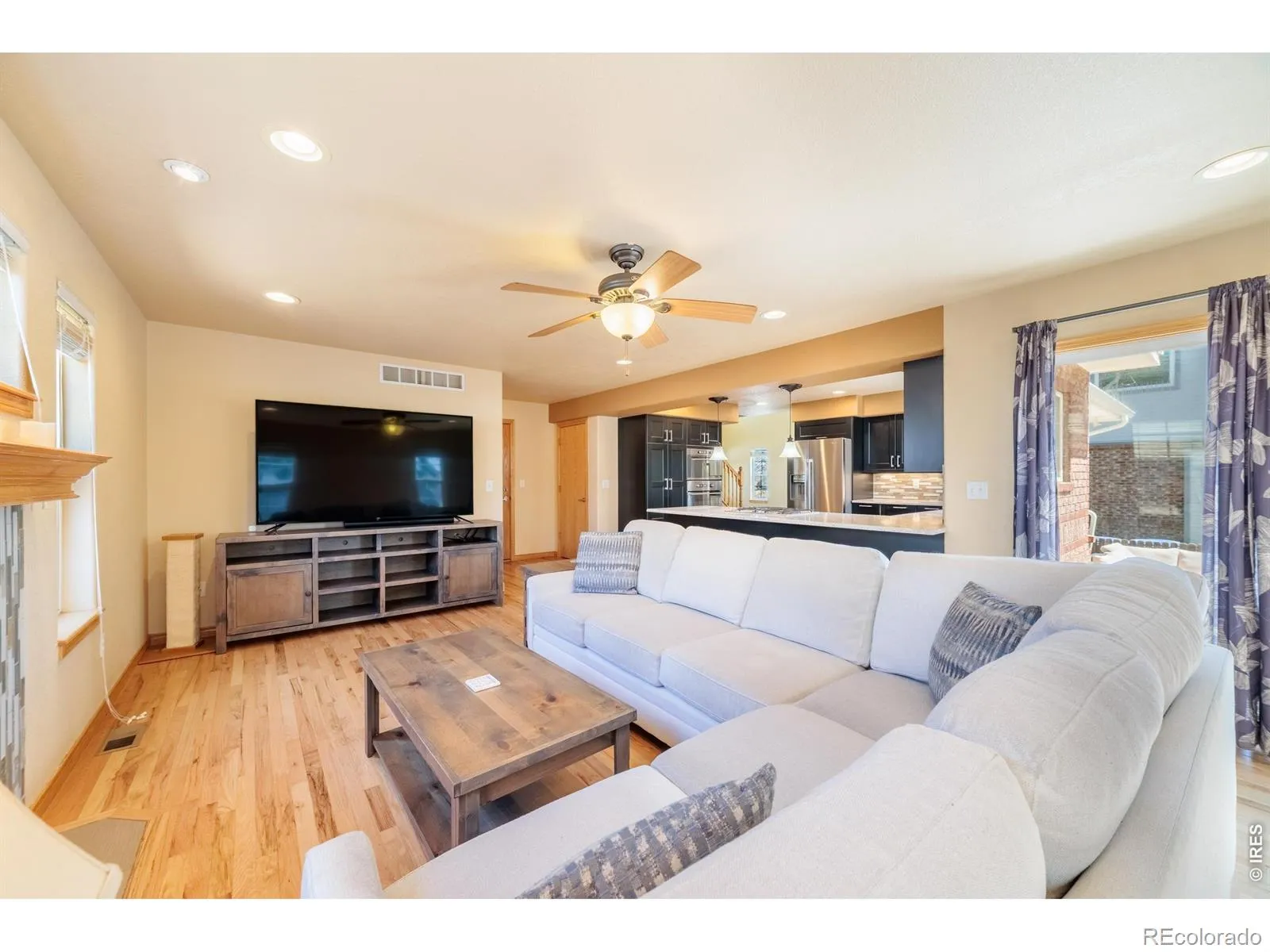 2513 Falcon Drive Longmont CO 80503 MLS #RECIR1059192 05152026203320 1600 25