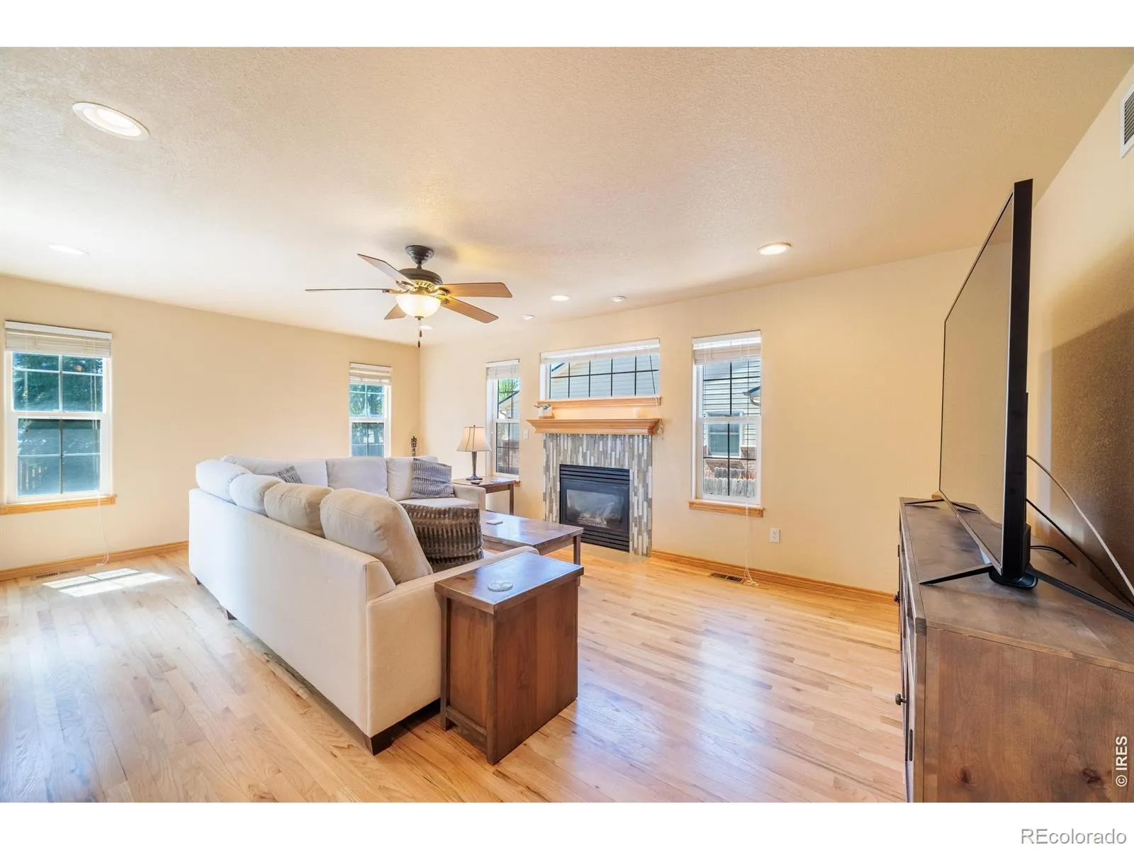 2513 Falcon Drive Longmont CO 80503 MLS #RECIR1059192 05152026203320 1600 27