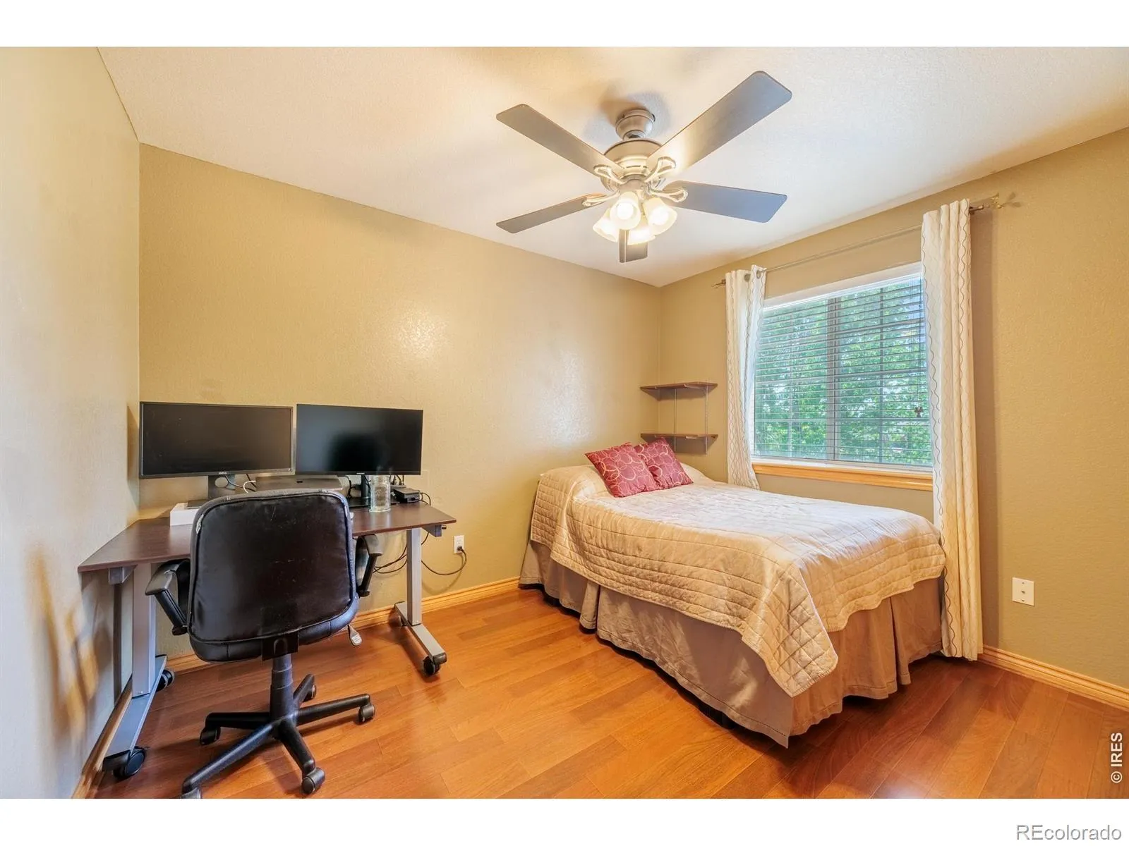 2513 Falcon Drive Longmont CO 80503 MLS #RECIR1059192 05152026203320 1600 42