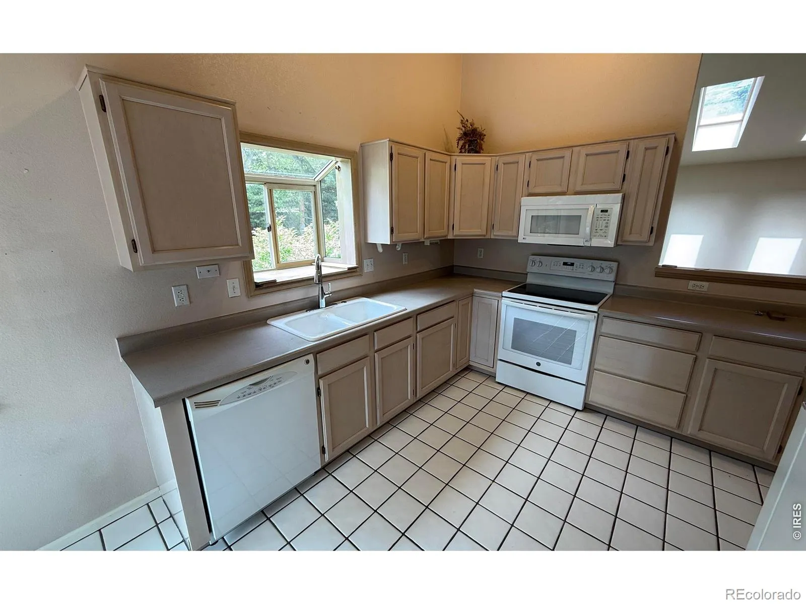 508 Creekside Court Golden CO 80403 MLS #RECIR1059339 05252026212031 1600 13