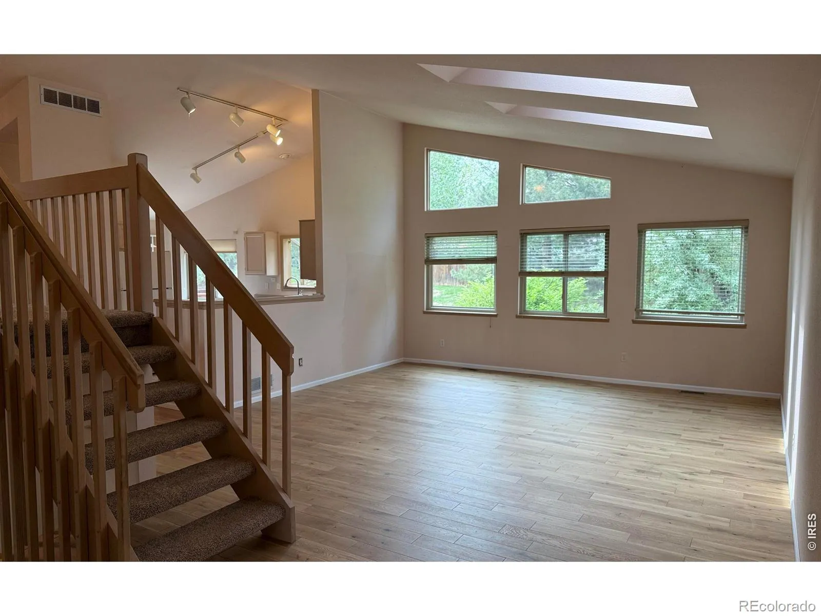 508 Creekside Court Golden CO 80403 MLS #RECIR1059339 05252026212031 1600 8