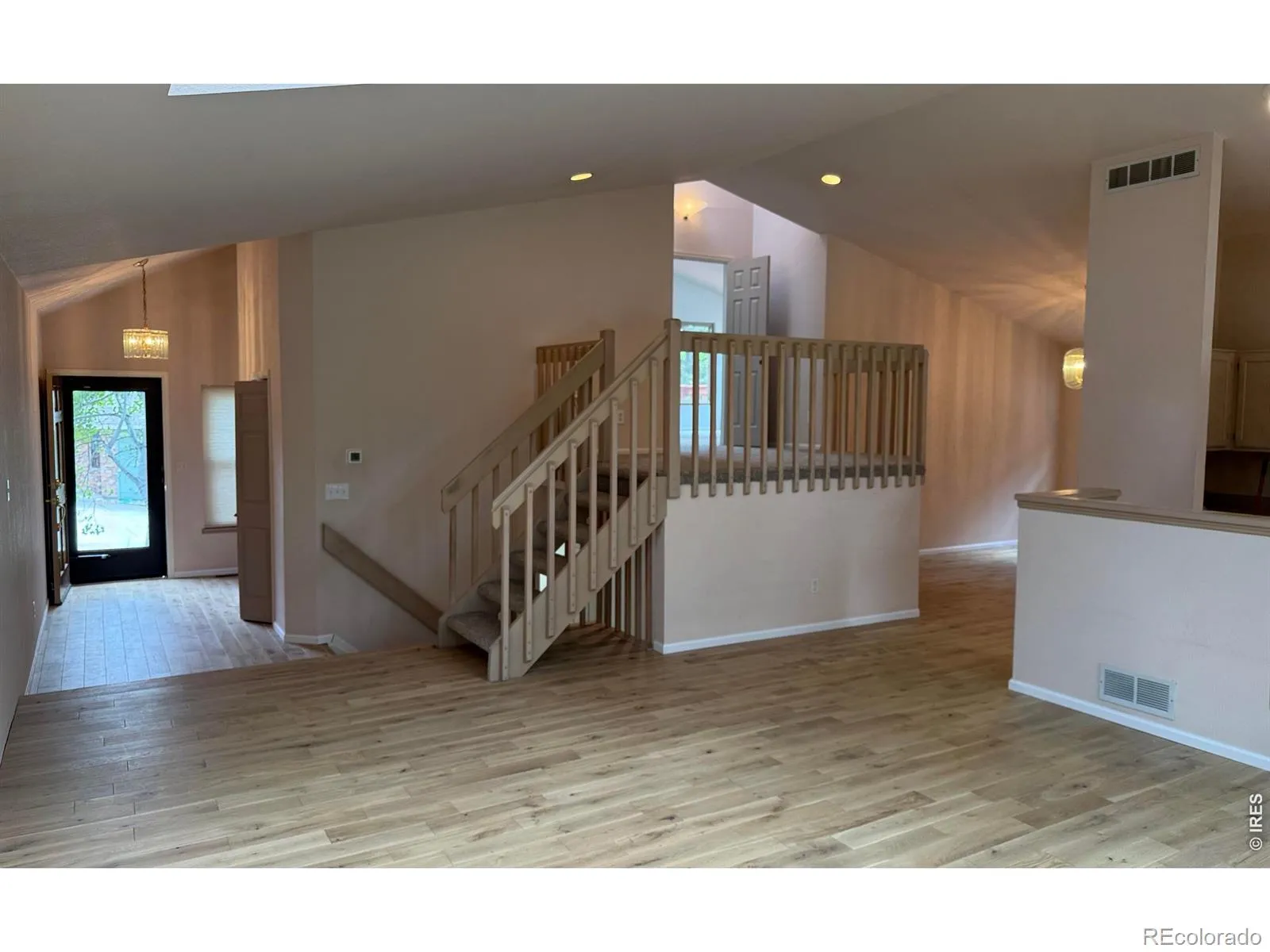 508 Creekside Court Golden CO 80403 MLS #RECIR1059339 05252026212031 1600 9