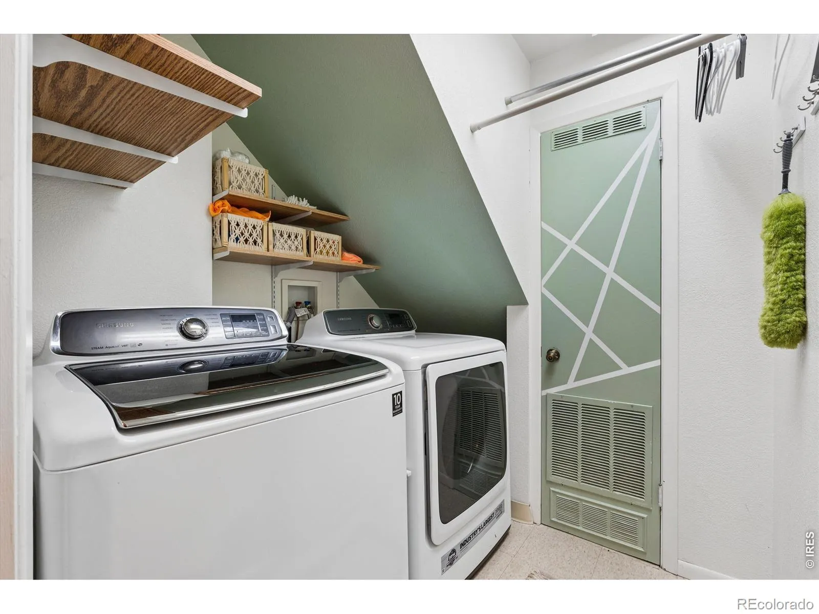 24 University Circle Longmont CO 80503 MLS #RECIR1059383 05232026165047 1600 21
