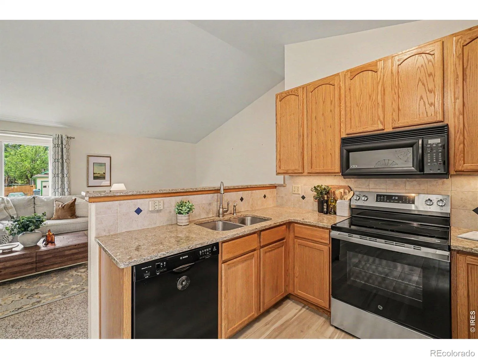 1713 Flemming Drive Longmont CO 80501 MLS #RECIR1059386 05252026212037 1600 6