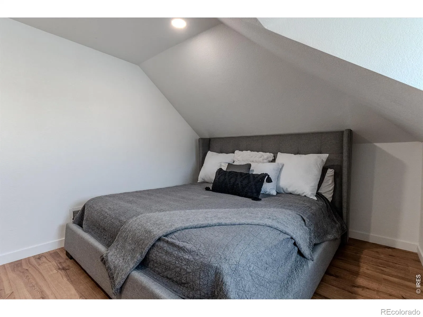 342 S Lincoln Street Denver CO 80209 MLS #REC2026500 05182026230830 1600 19