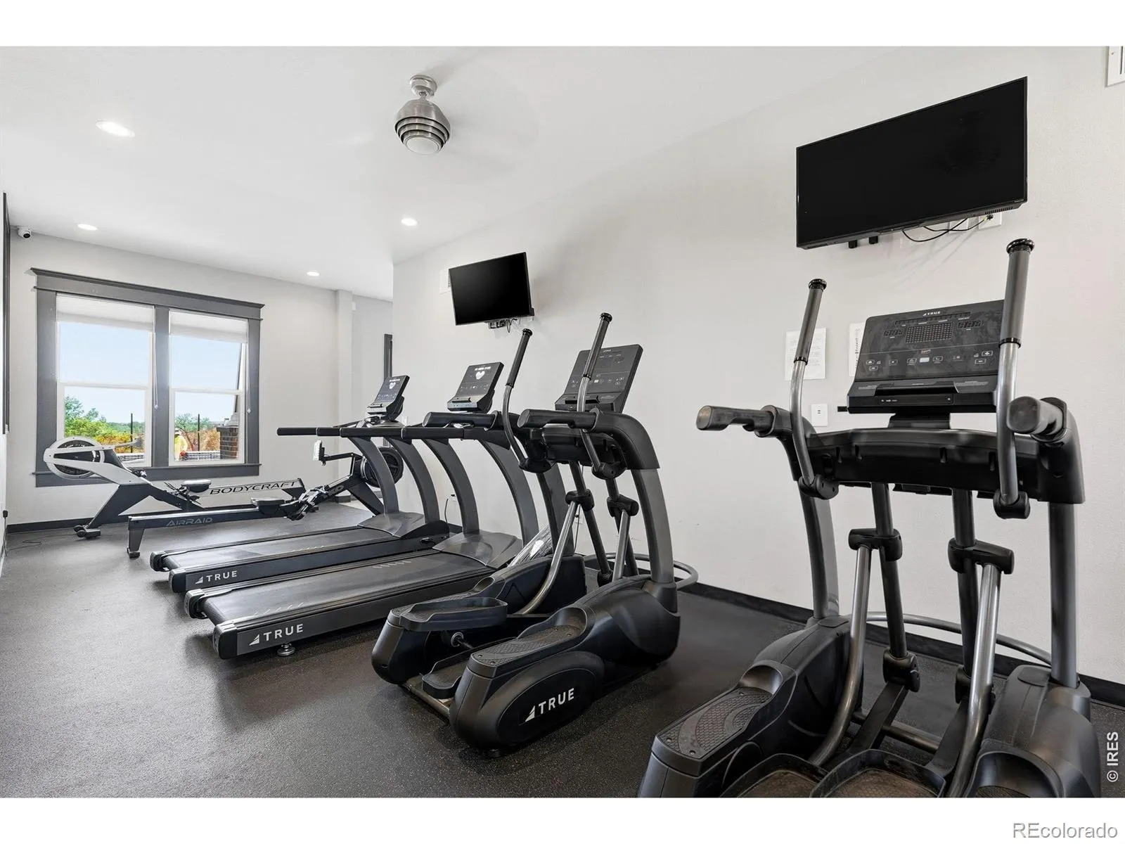 2020 Shamrock Drive Superior CO 80027 | MLS #RECIR1059491 05202026002037 1600 30