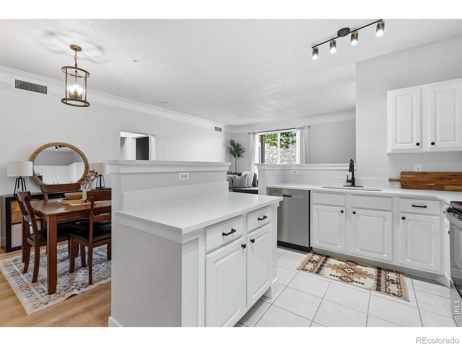 2020 Shamrock Drive Superior CO 80027 | MLS #RECIR1059491 05202026002037 1600 5
