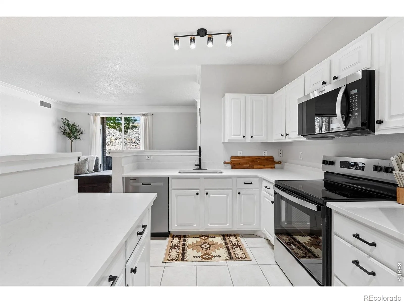 2020 Shamrock Drive Superior CO 80027 | MLS #RECIR1059491 05202026002037 1600 6