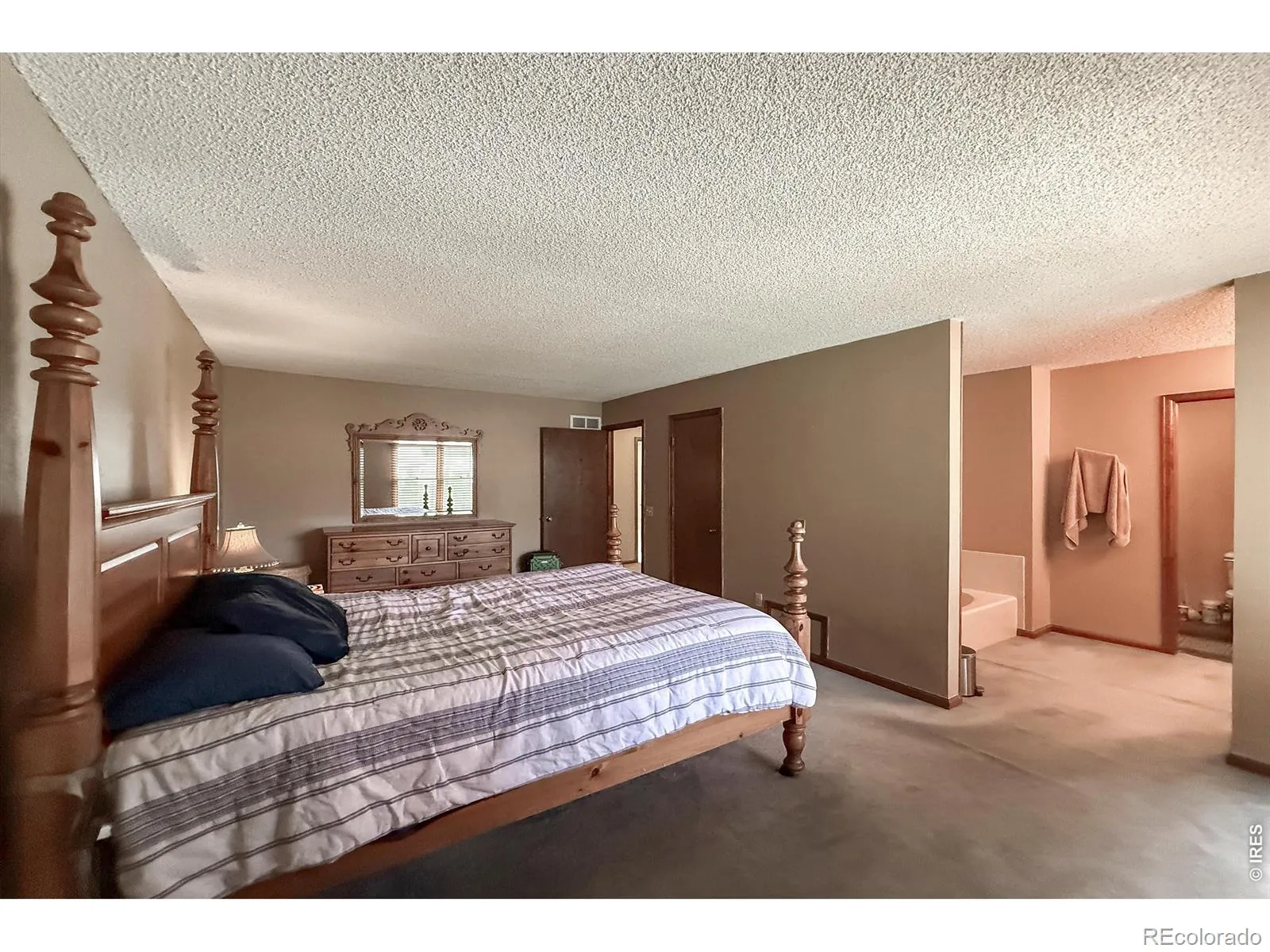 2288 Spinnaker Circle Longmont CO 80503 MLS #RECIR1059494 05202026002044 1600 24