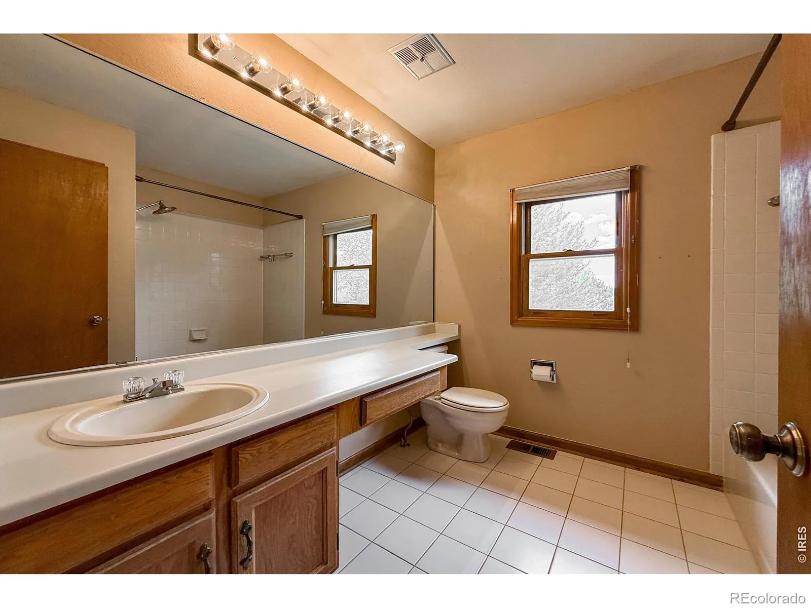 2288 Spinnaker Circle Longmont CO 80503 MLS #RECIR1059494 05202026002044 1600 29