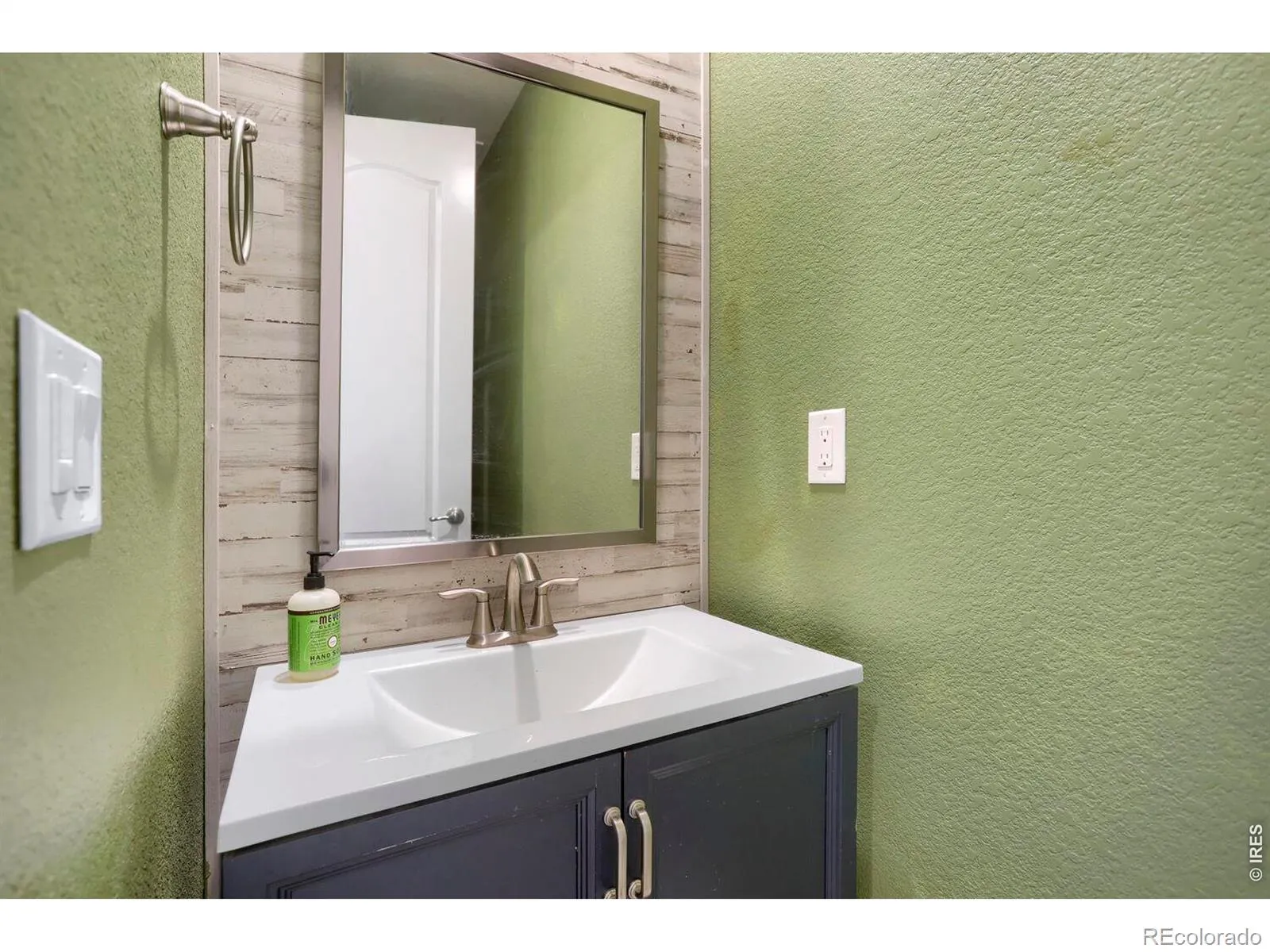 2407 Tyrrhenian Circle Longmont CO 80504 MLS #RECIR1059599 05222026021731 1600 16