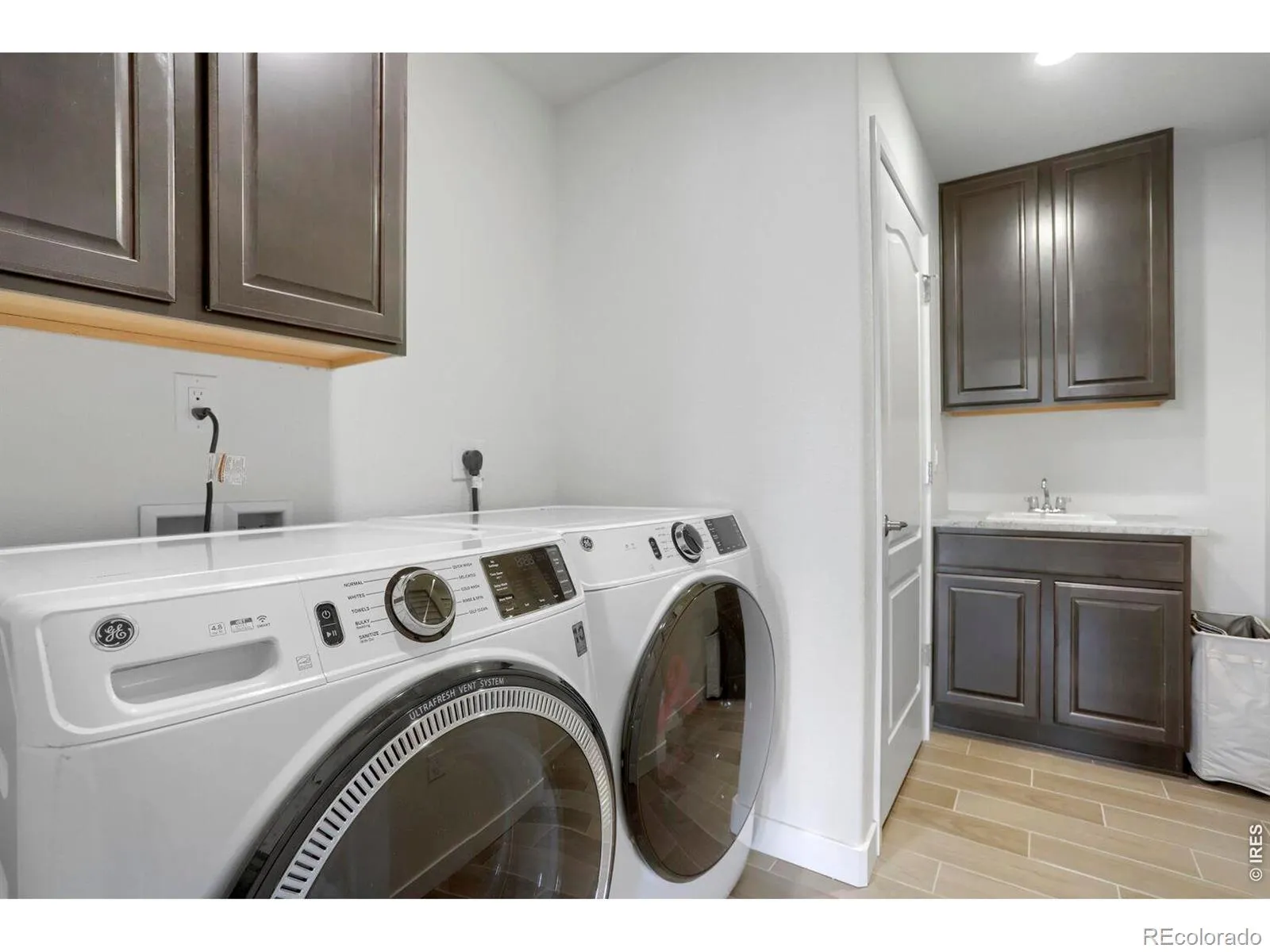 2407 Tyrrhenian Circle Longmont CO 80504 MLS #RECIR1059599 05222026021731 1600 29