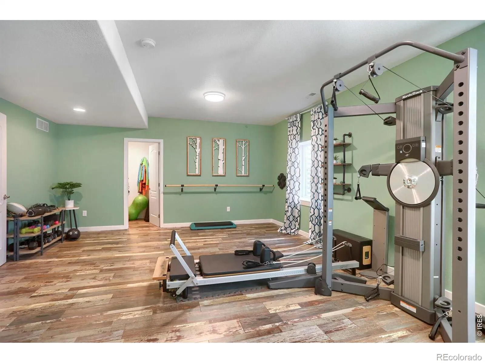 2407 Tyrrhenian Circle Longmont CO 80504 MLS #RECIR1059599 05222026021731 1600 33