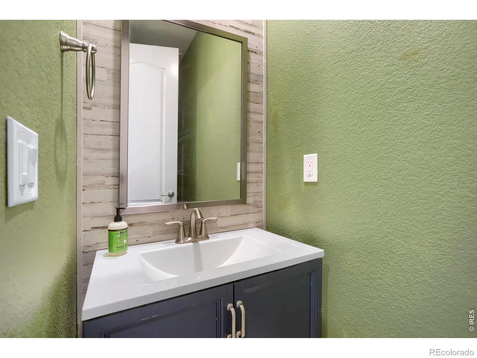 2407 Tyrrhenian Circle Longmont CO 80504 MLS #RECIR1059599 06042026144841 1600 16