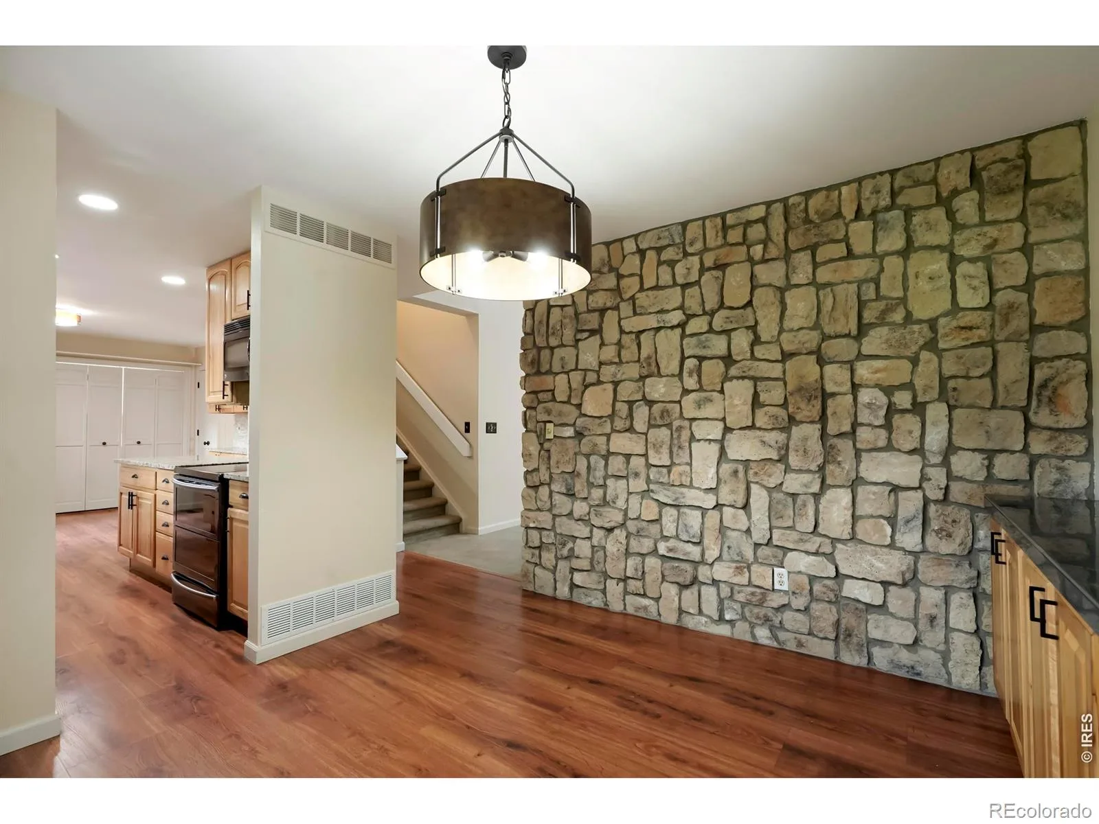 54 S Evanston Way Aurora CO 80012 MLS #RECIR1059645 07172026160723 1600 5