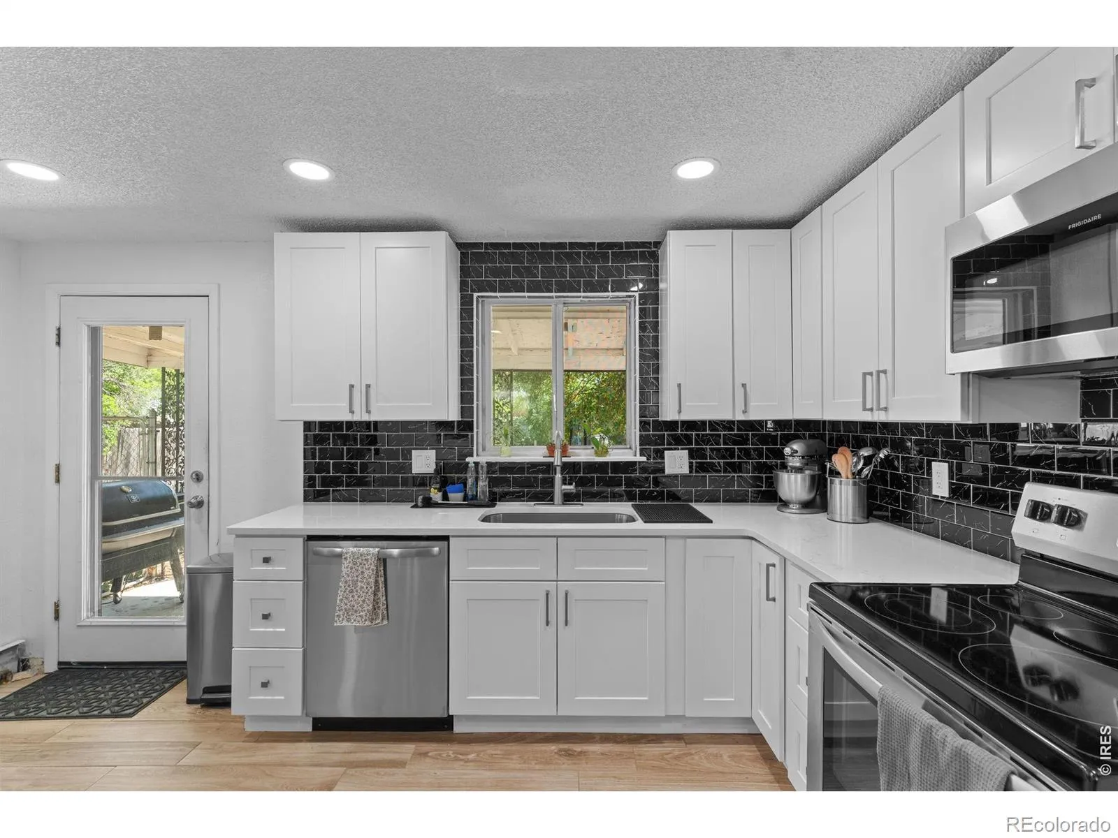 927 E 4th Avenue Longmont CO 80504 MLS #RECIR1059650 05212026190740 1600 13