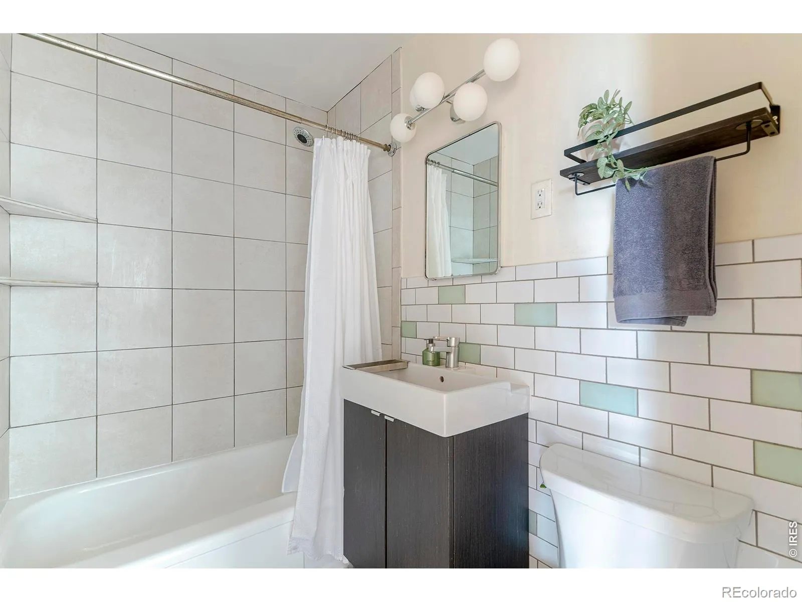 1221 Gay Street Longmont CO 80501 MLS #RECIR1059835 05232026101830 1600 37