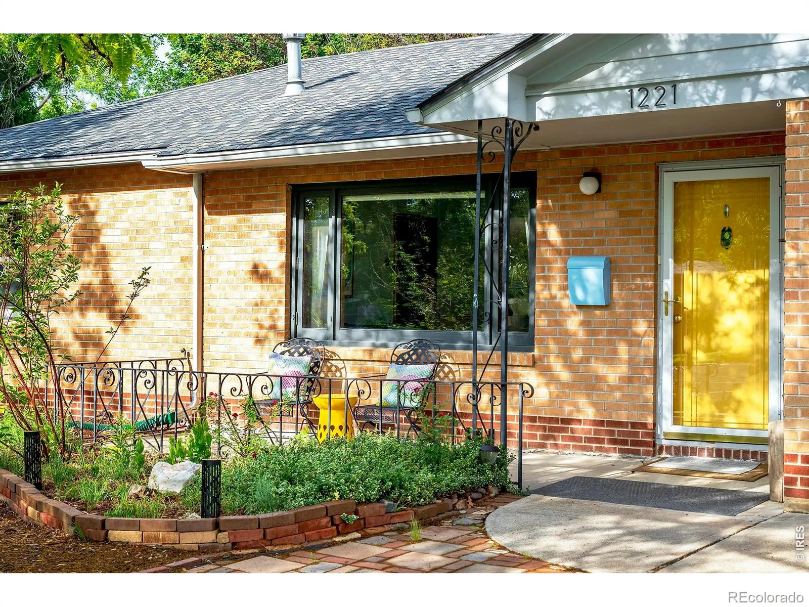 1221 Gay Street Longmont CO 80501 MLS #RECIR1059835 05232026101830 1600 39