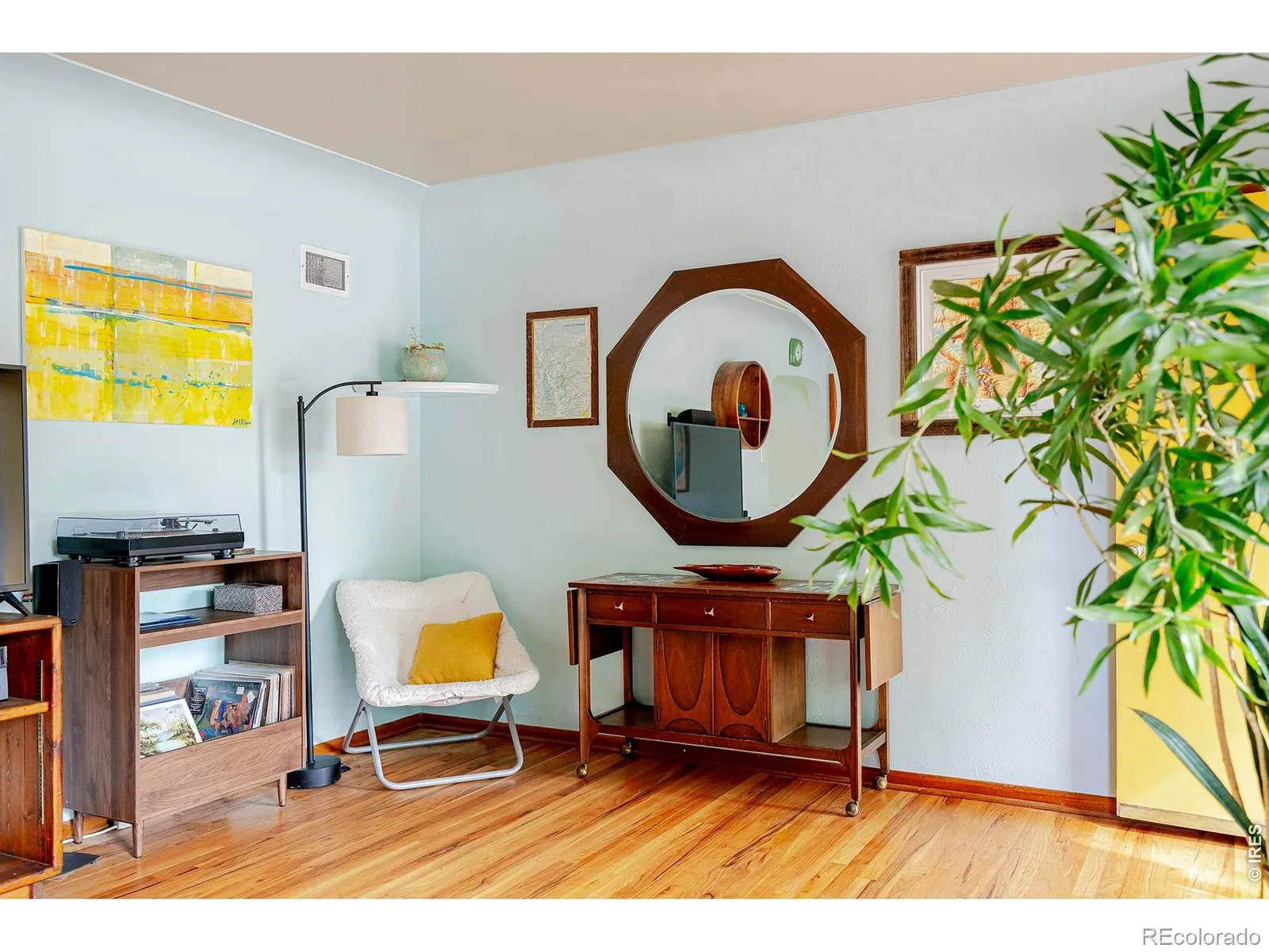 1221 Gay Street Longmont CO 80501 MLS #RECIR1059835 05232026101830 1600 8
