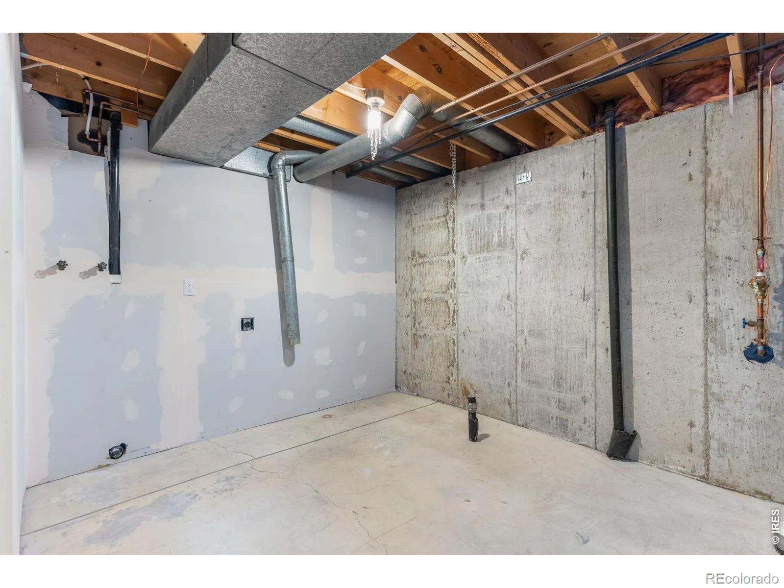 635 S Joplin Street Aurora CO 80017 MLS #RECIR1059848 05232026101919 1600 36