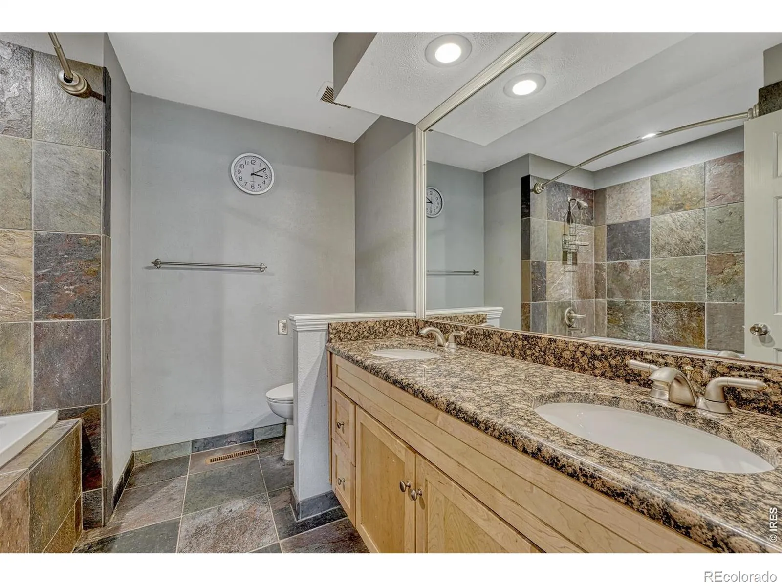 7909 S Poplar Way Centennial CO 80112 MLS #RECIR1060020 05262026212933 1600 24