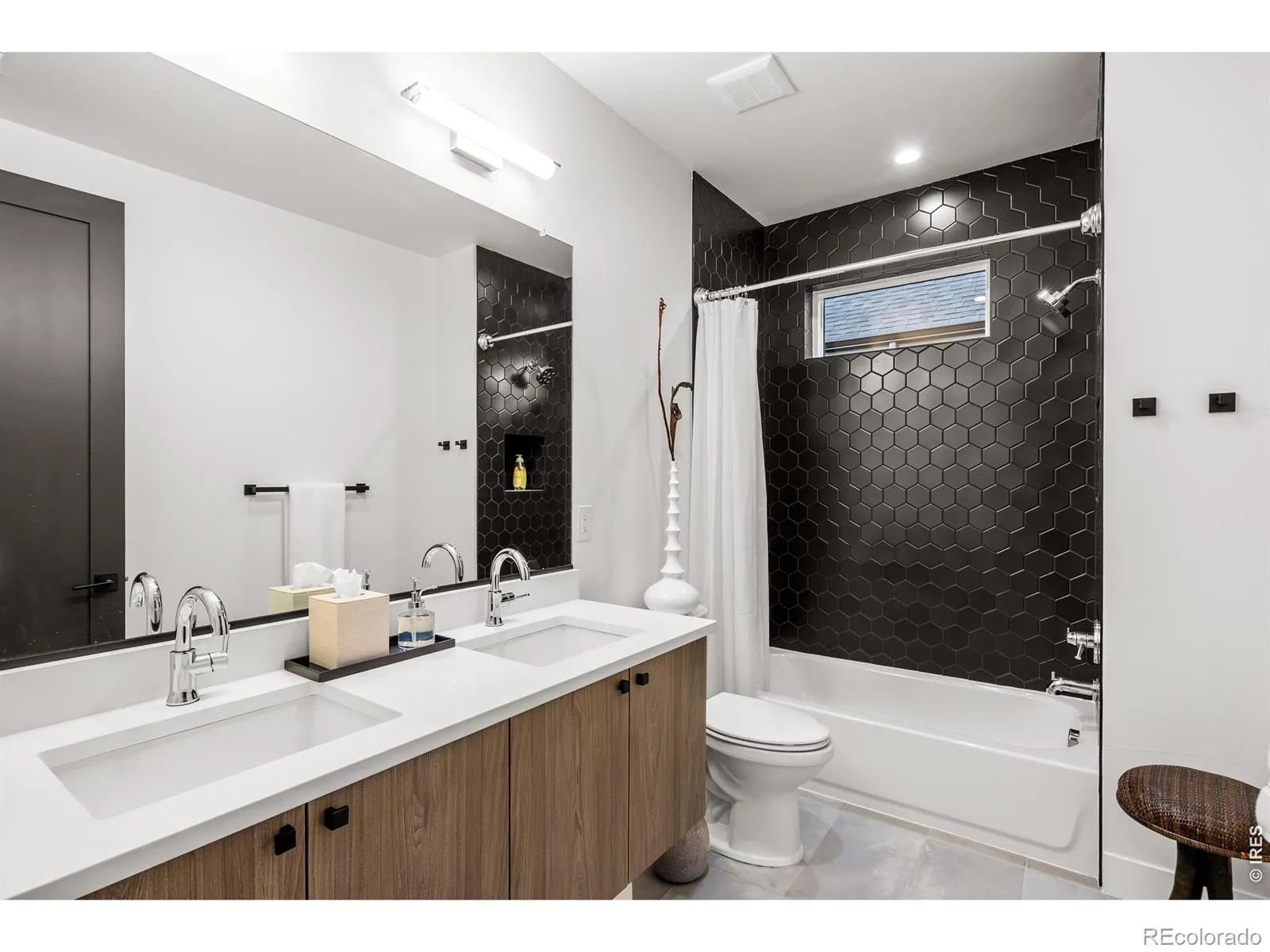 1983 S Saint Paul Street Denver CO 80210 MLS #RECIR1060089 05282026020936 1600 18