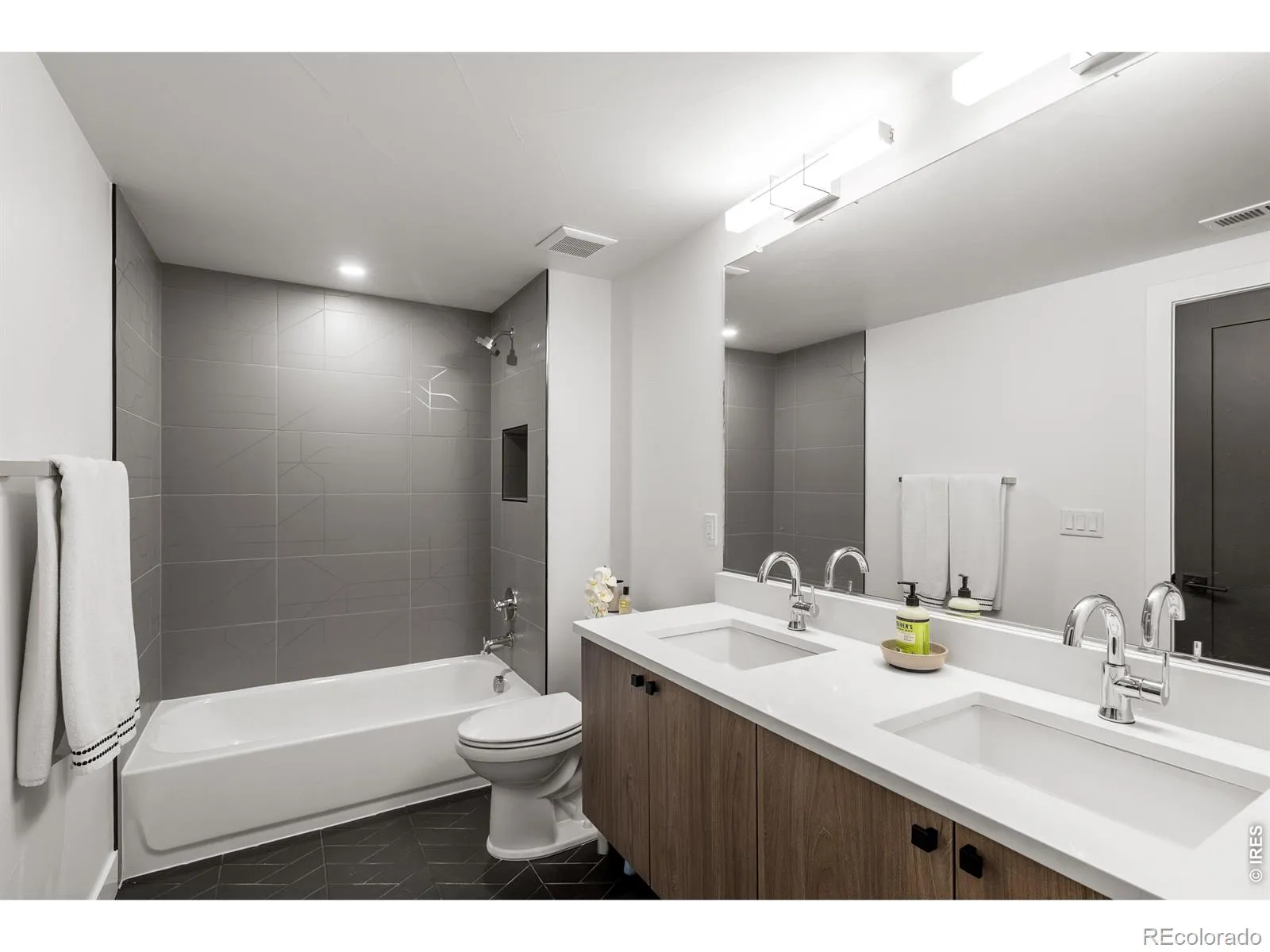 1983 S Saint Paul Street Denver CO 80210 MLS #RECIR1060089 05282026020936 1600 24