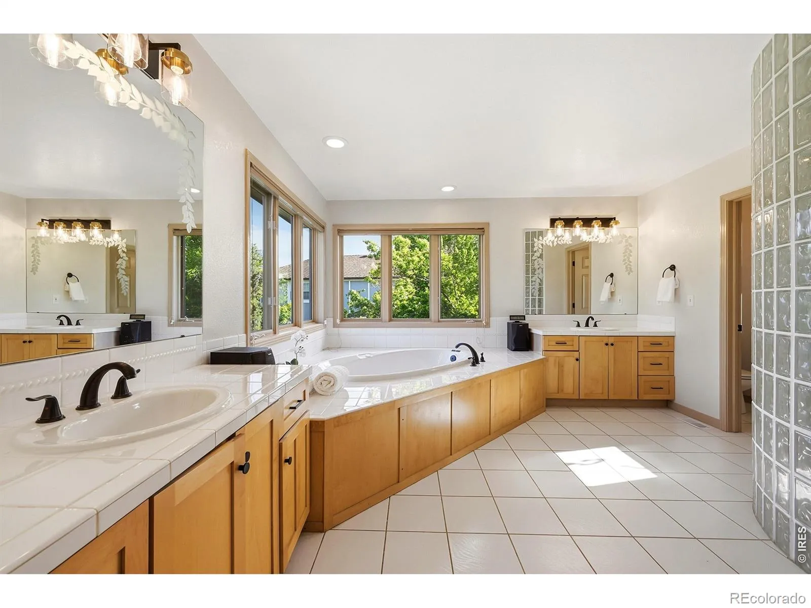 547 Sawtooth Point Lafayette CO 80026 MLS #RECIR1060136 05282026030724 1600 23