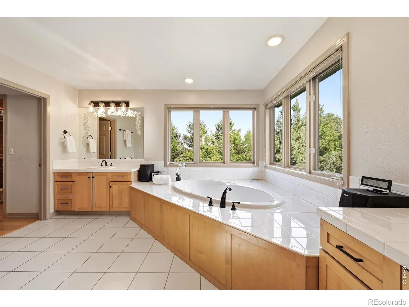 547 Sawtooth Point Lafayette CO 80026 MLS #RECIR1060136 05282026030724 1600 24