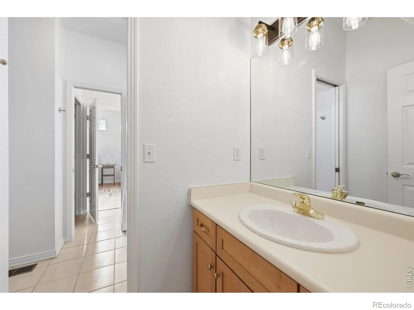 547 Sawtooth Point Lafayette CO 80026 MLS #RECIR1060136 05282026030724 1600 28