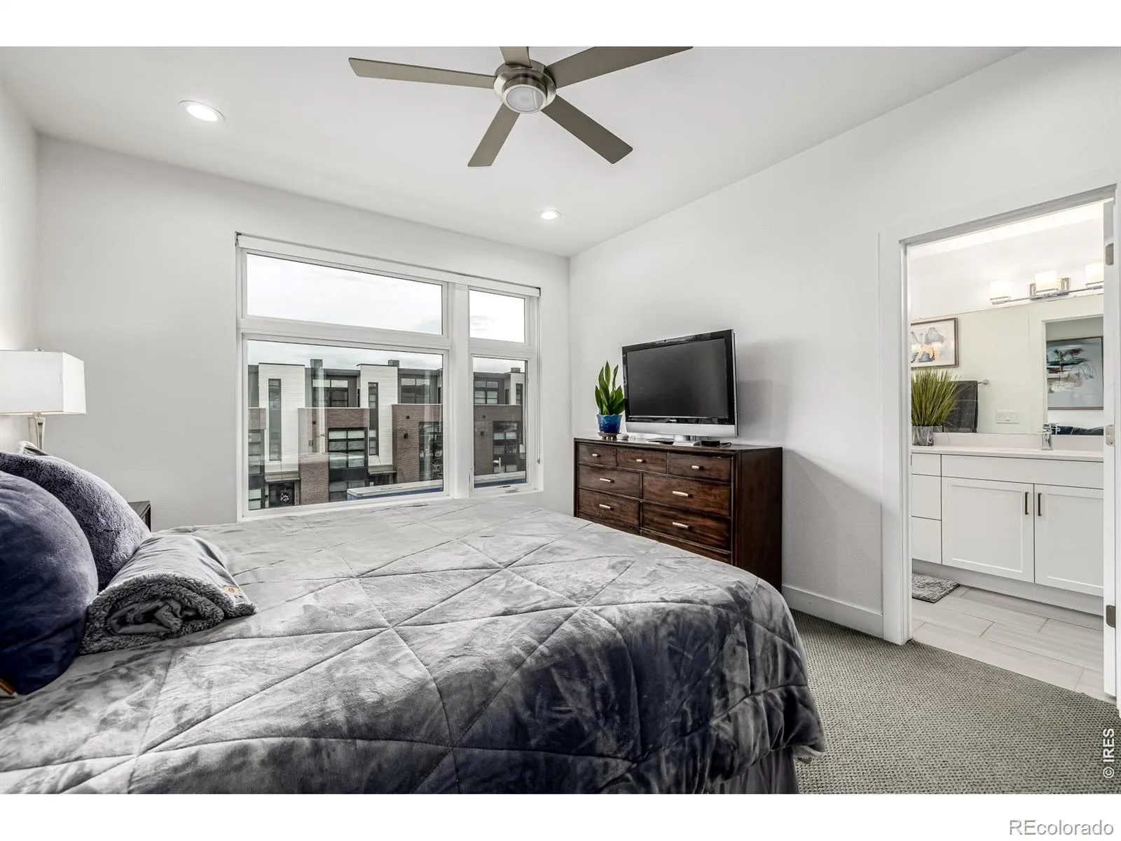 6820 E Lowry Boulevard Denver CO 80230 MLS #RECIR1060181 05282026043110 1600 20