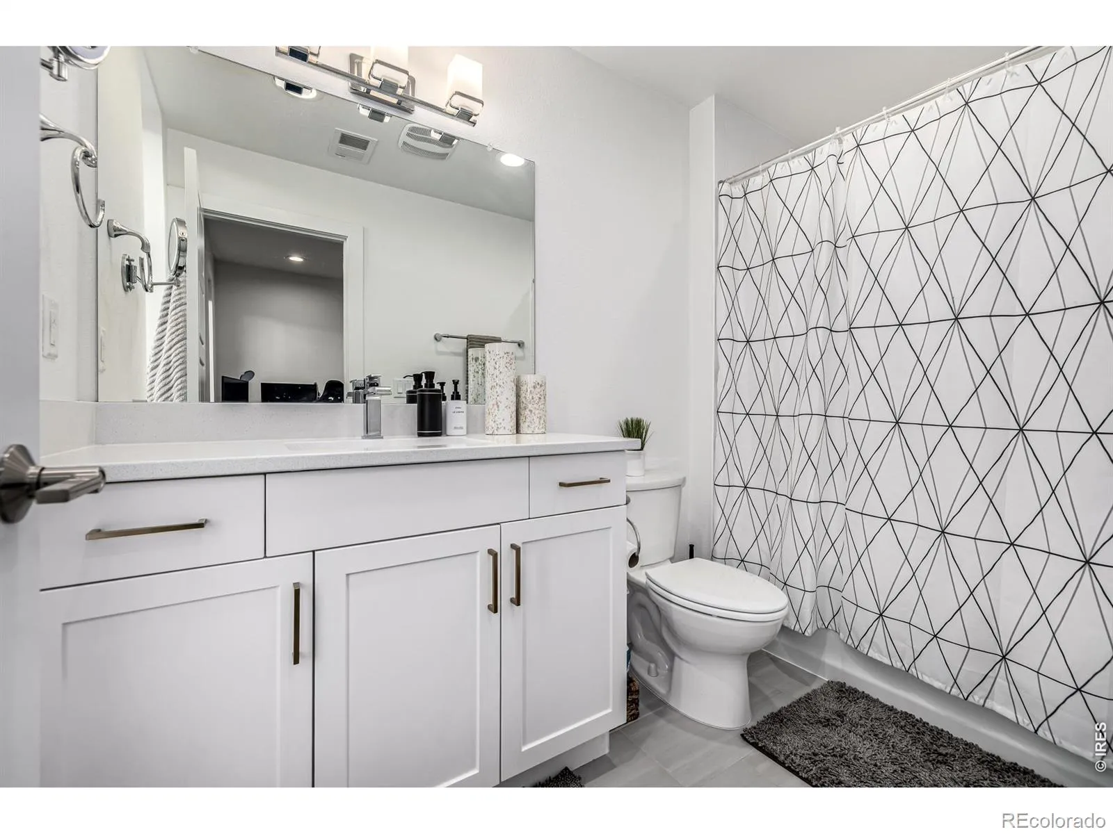6820 E Lowry Boulevard Denver CO 80230 MLS #RECIR1060181 05282026043110 1600 26