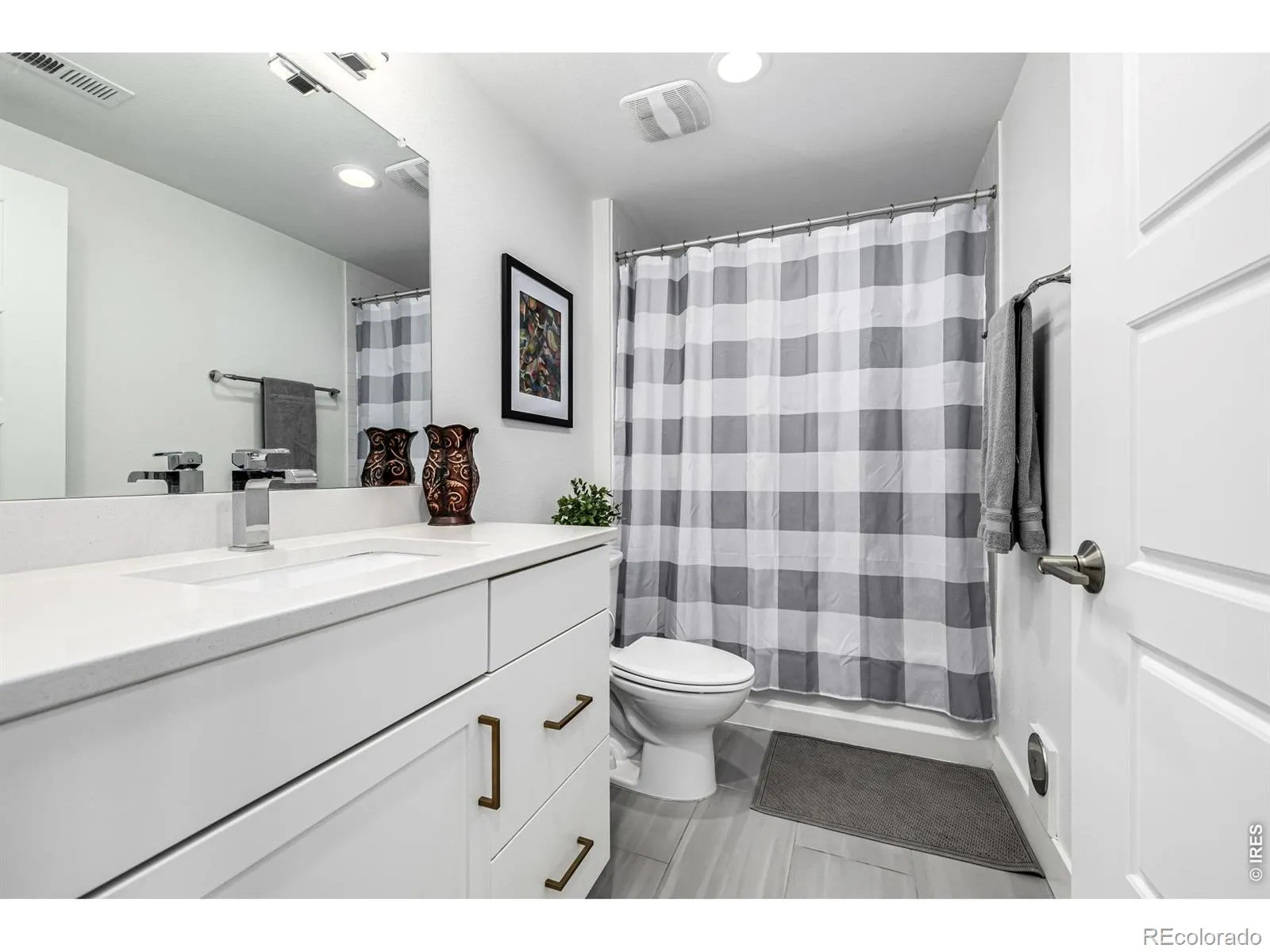 6820 E Lowry Boulevard Denver CO 80230 MLS #RECIR1060181 05282026043110 1600 29