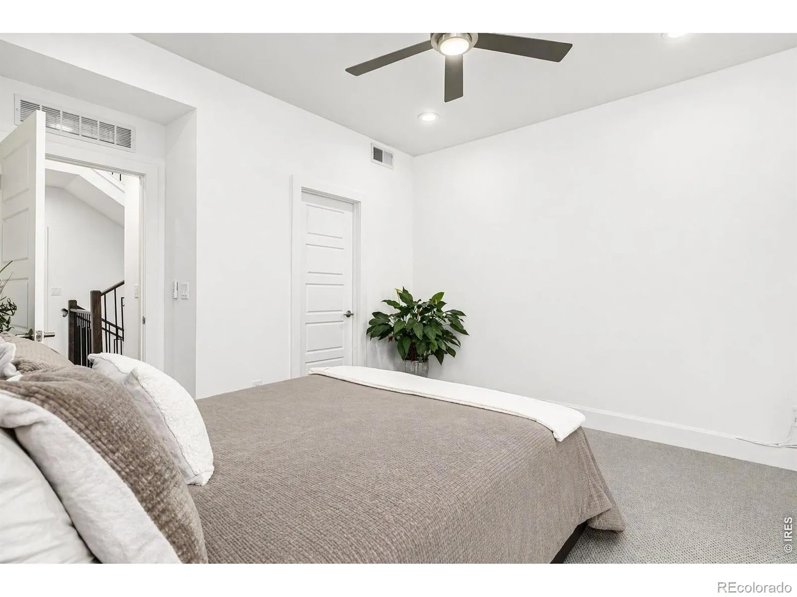 6820 E Lowry Boulevard Denver CO 80230 MLS #RECIR1060181 05282026043110 1600 30