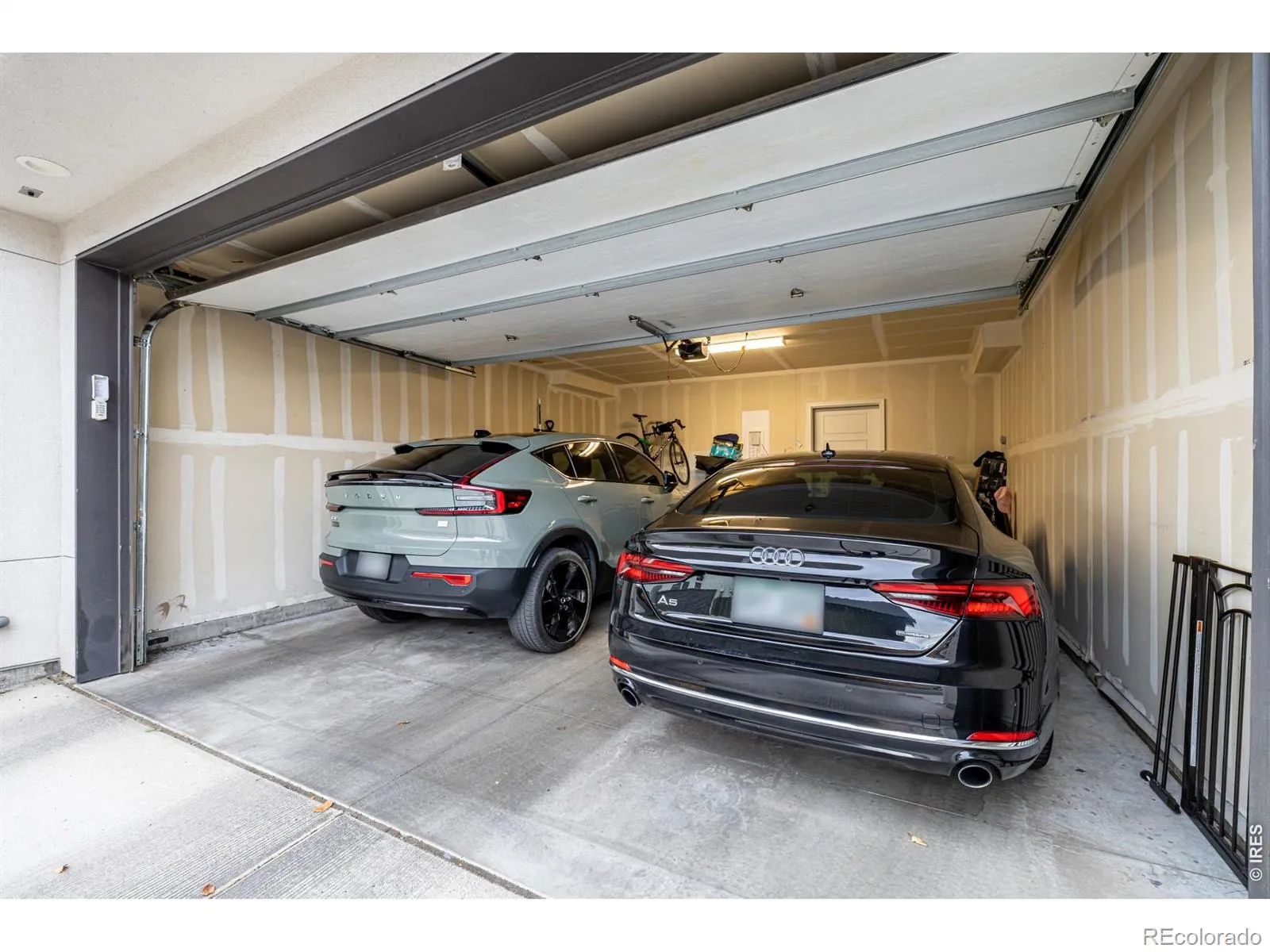 6820 E Lowry Boulevard Denver CO 80230 MLS #RECIR1060181 05282026043110 1600 44